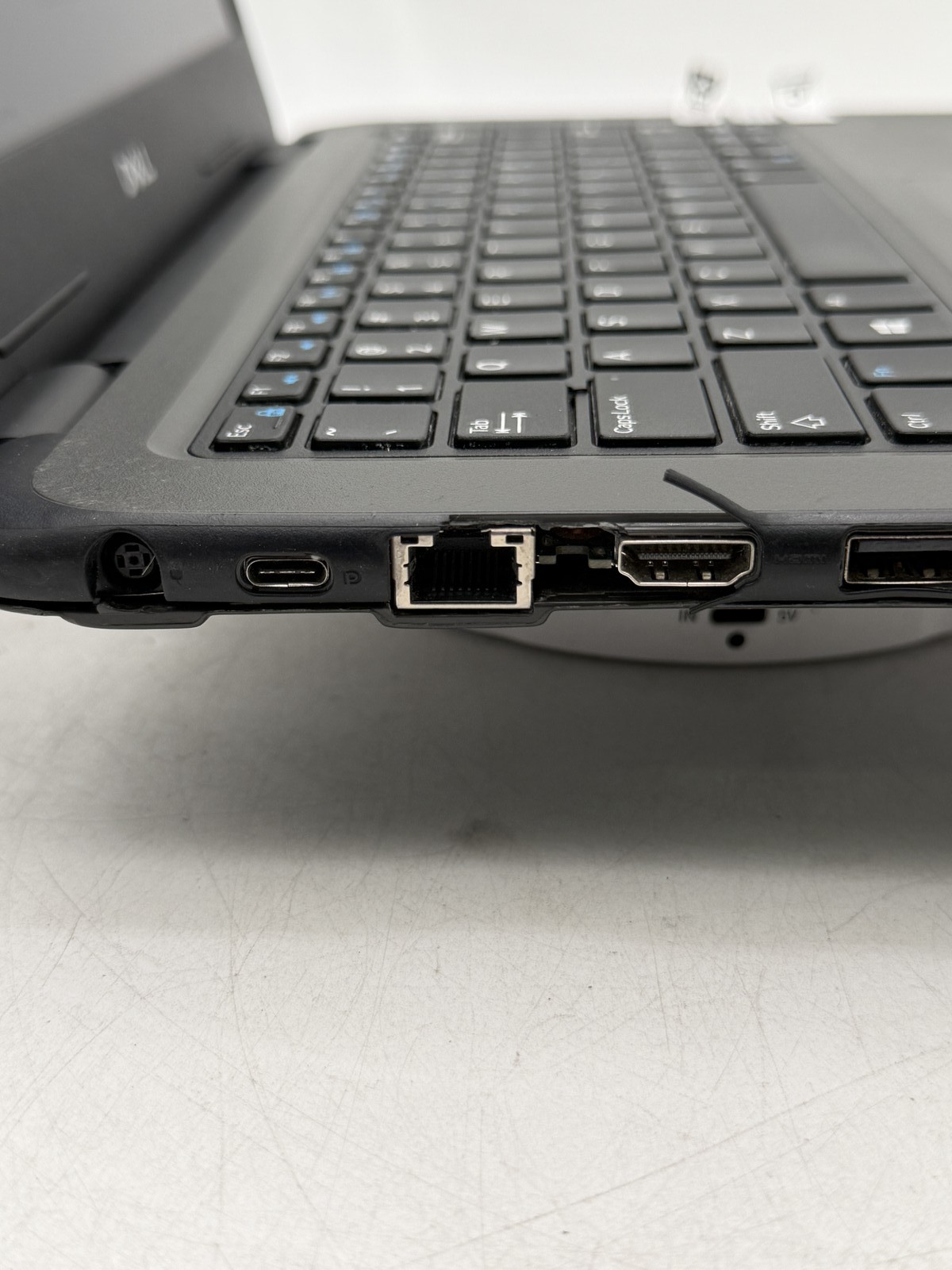 Dell Latitude 3310 13.3in i5-8265U 8GB 128GB NO OS – Read