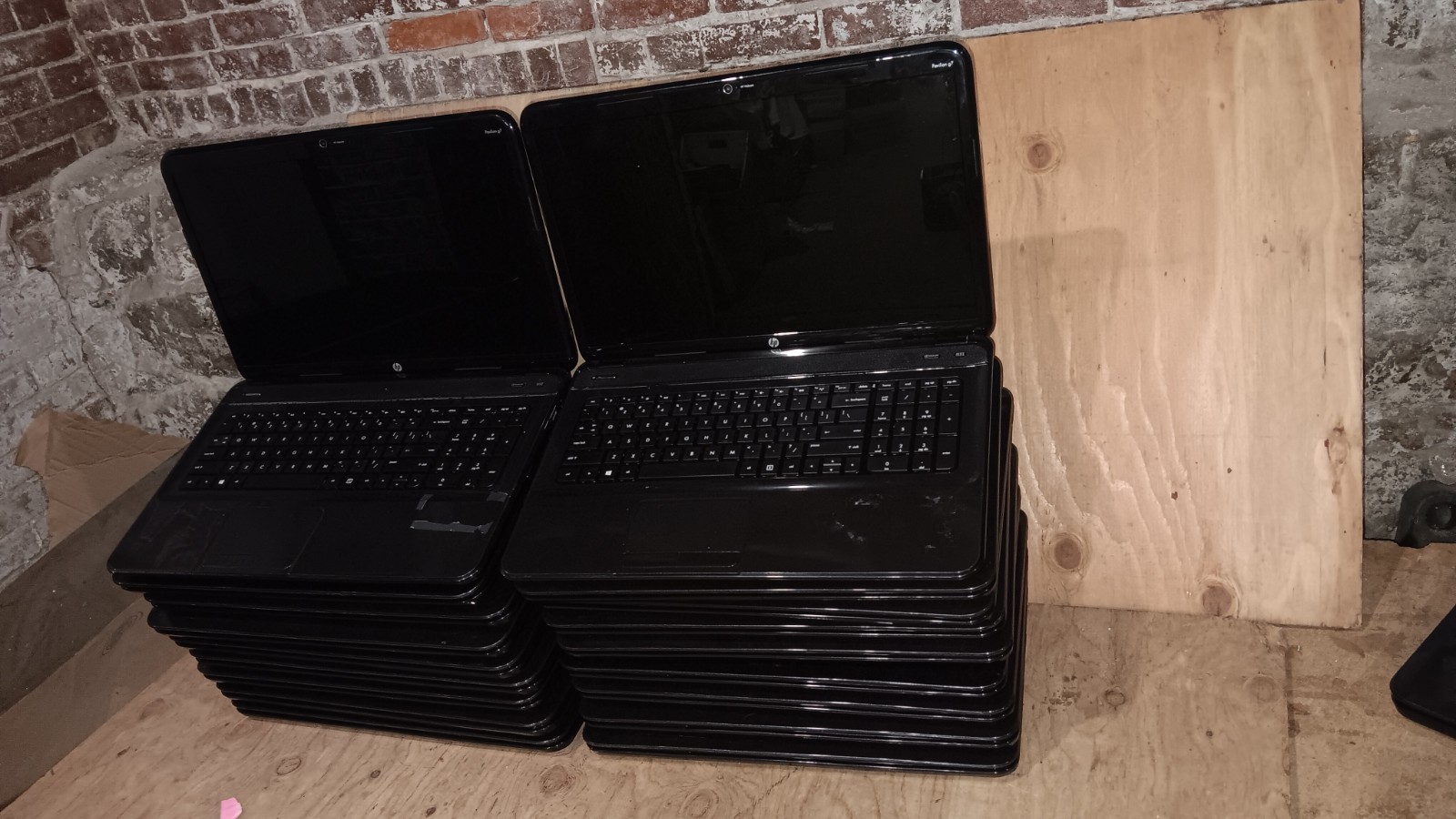 17.3″ HP Pavilion g7 Laptop Core i3-3110M @ 2.40 GHz 17.3″ LCD Screen AC Adapter