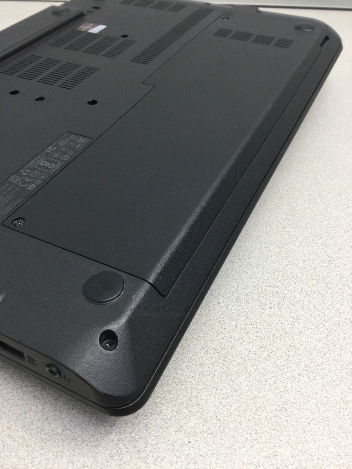 Lenovo ThinkPad E570 15.5″ i5-7200U 2.50GHz 16GB RAM 256GB SSD WIN 11 PRO