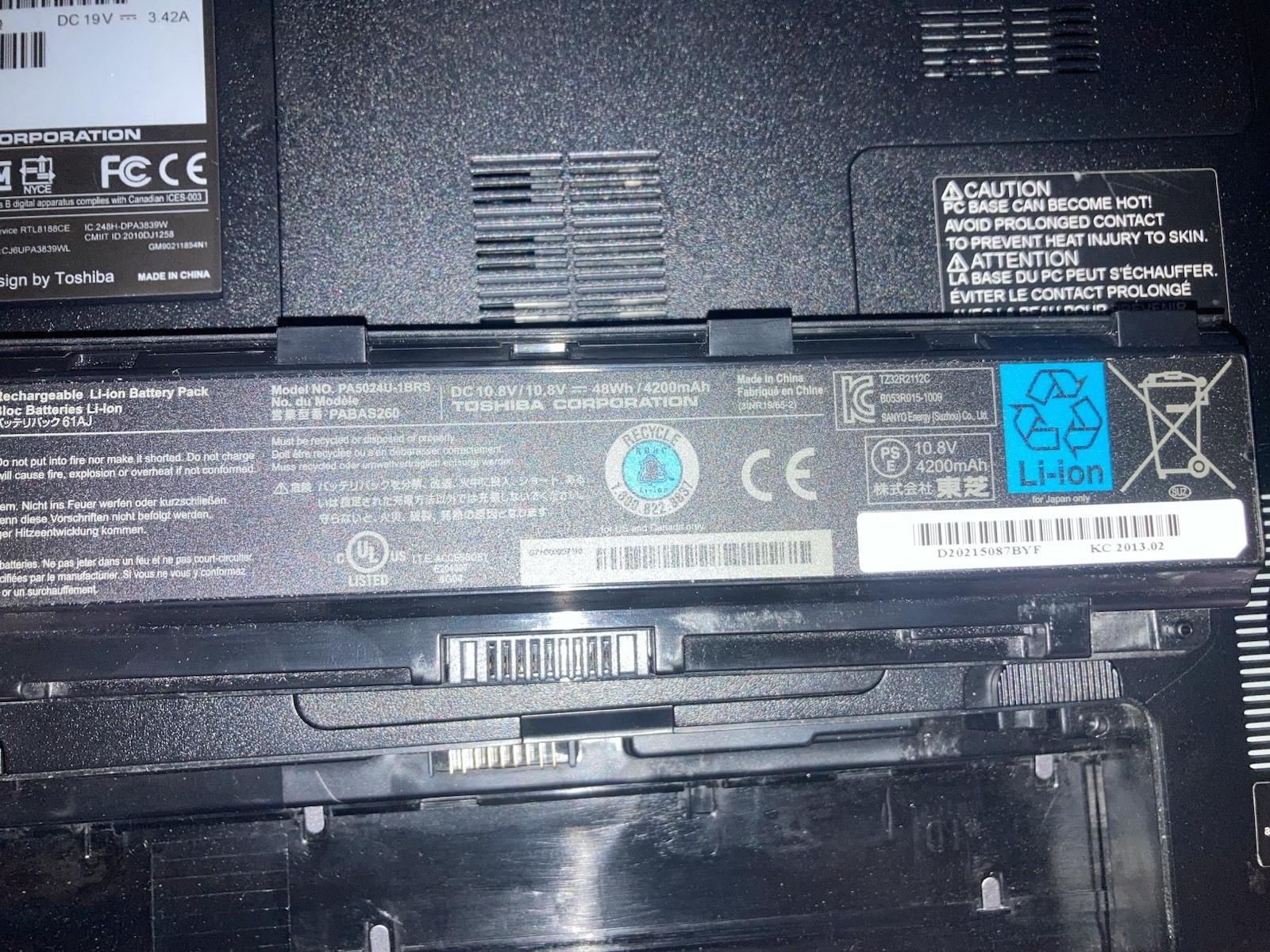 Toshiba Satellite L855D-S5117 AMD Laptop | Works Plugged In – Bad Battery