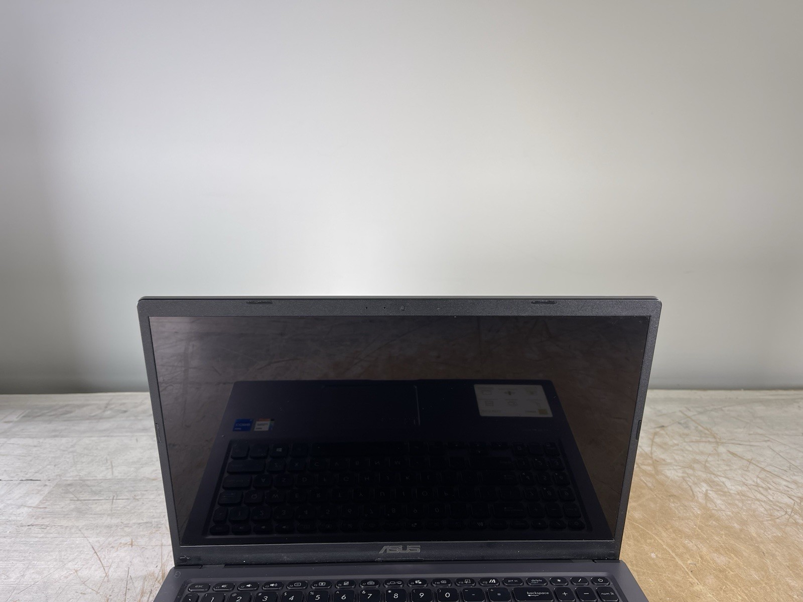 ASUS VIVOBOOK R565E i5-1135G7 @ 2.40GHz, 8GB RAM, NO HDD/OS