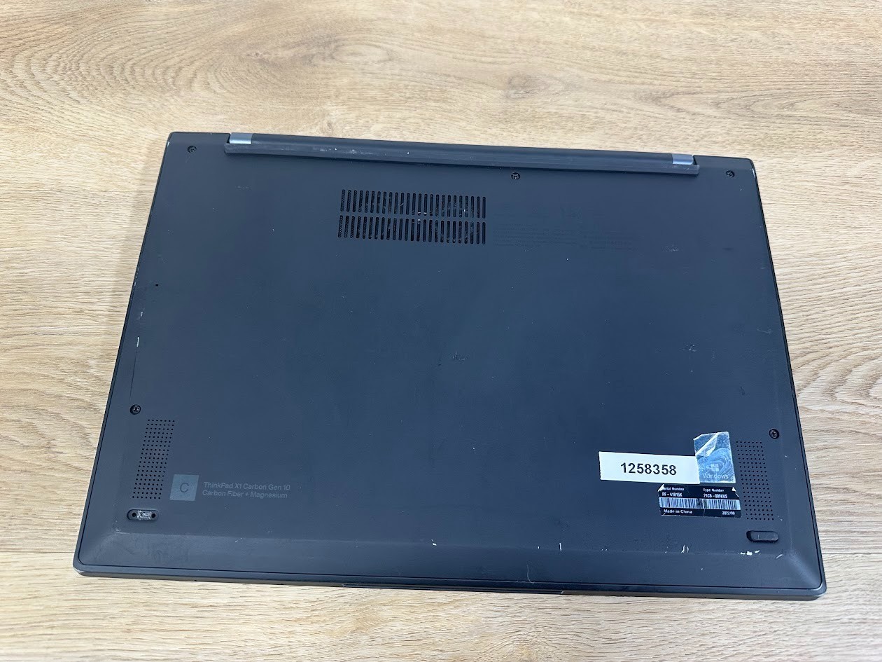 Lenovo ThinkPad X1 Carbon Gen 10, Core i7 1270P, 16GB LPDDR5 Iris Xe, 512 GB SSD