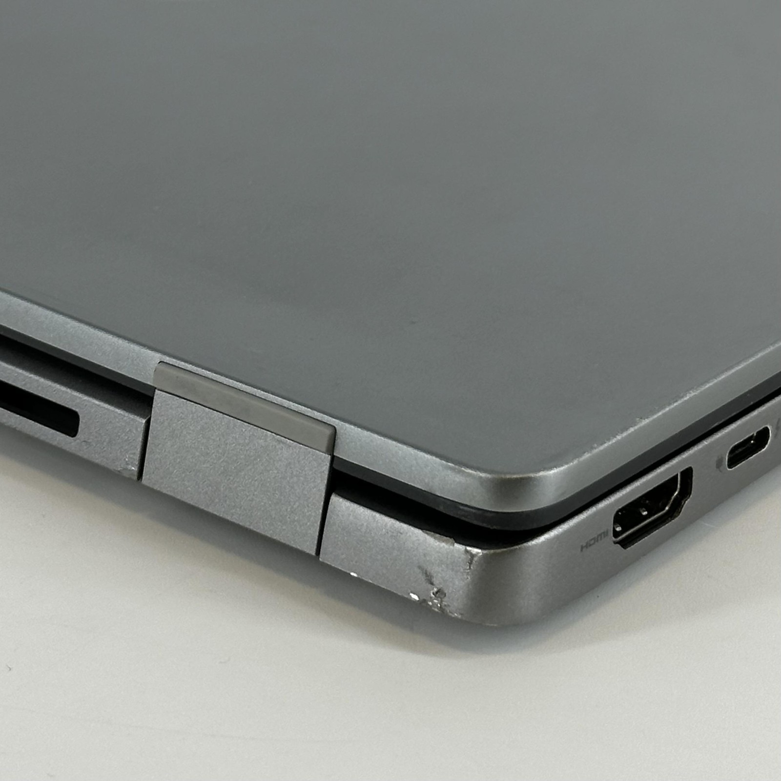 Dell Latitude 7440 14 Gray QHD+ TOUCH 1.9 GHz i7-1370P 32GB 256GB SSD Fair