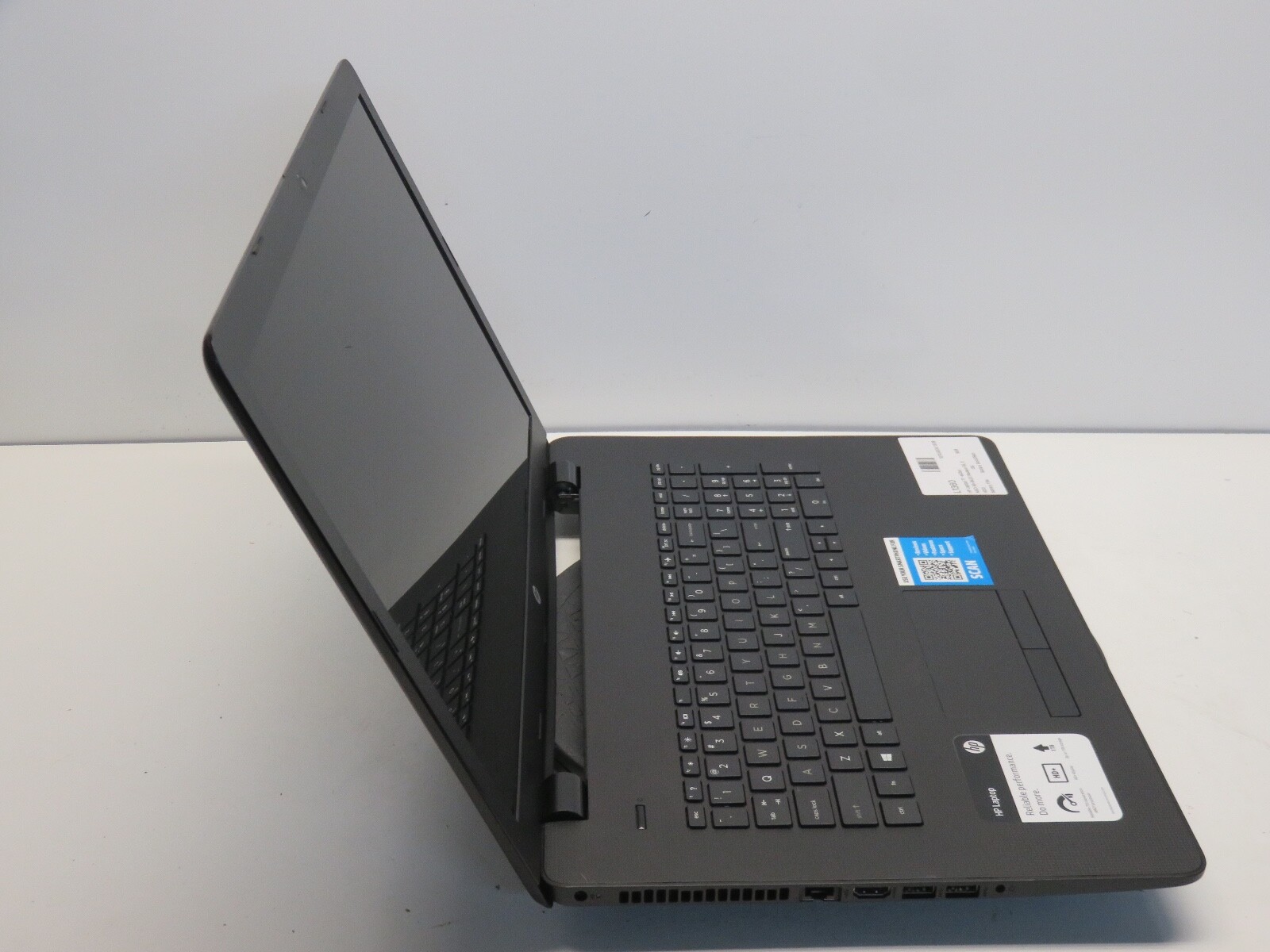 HP Laptop 17 -ak0xx AMD A9-9420 3 GHz 8GB NO HDD No Batt