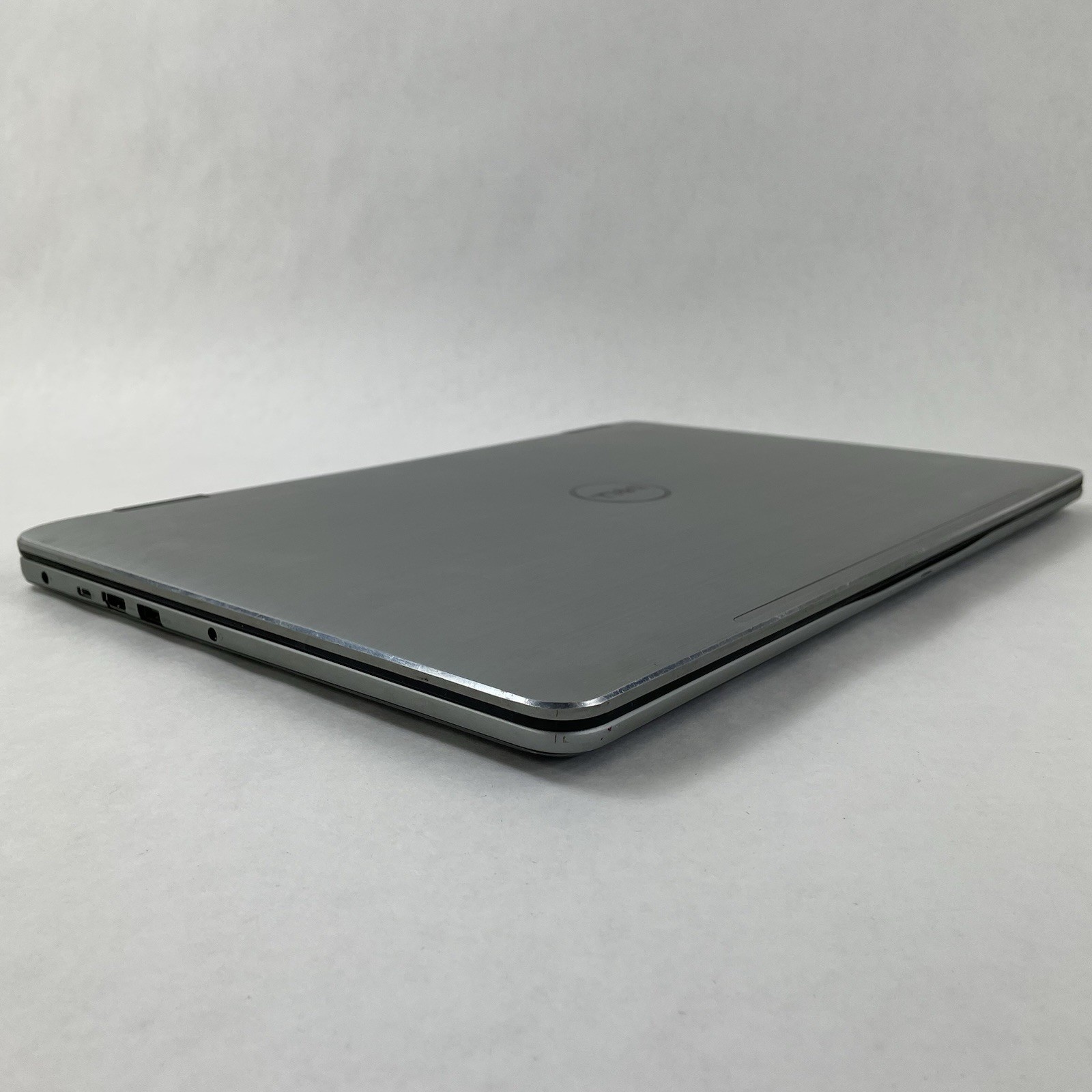 Dell Inspiron 17-7779 17.3″ i7-7500U 2.70 GHz 16GB RAM NVIDIA GF108 No SSD/OS/AC