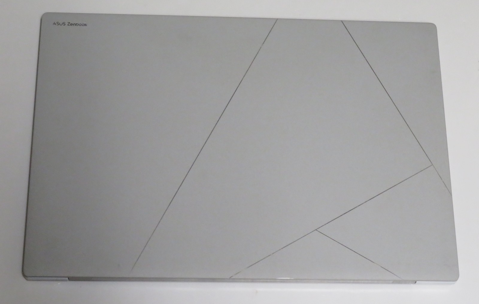 ASUS Zenbook S 16″ 3K OLED Touch AMD Ryzen AI 9 365 24GB RAM 1TB SSD White