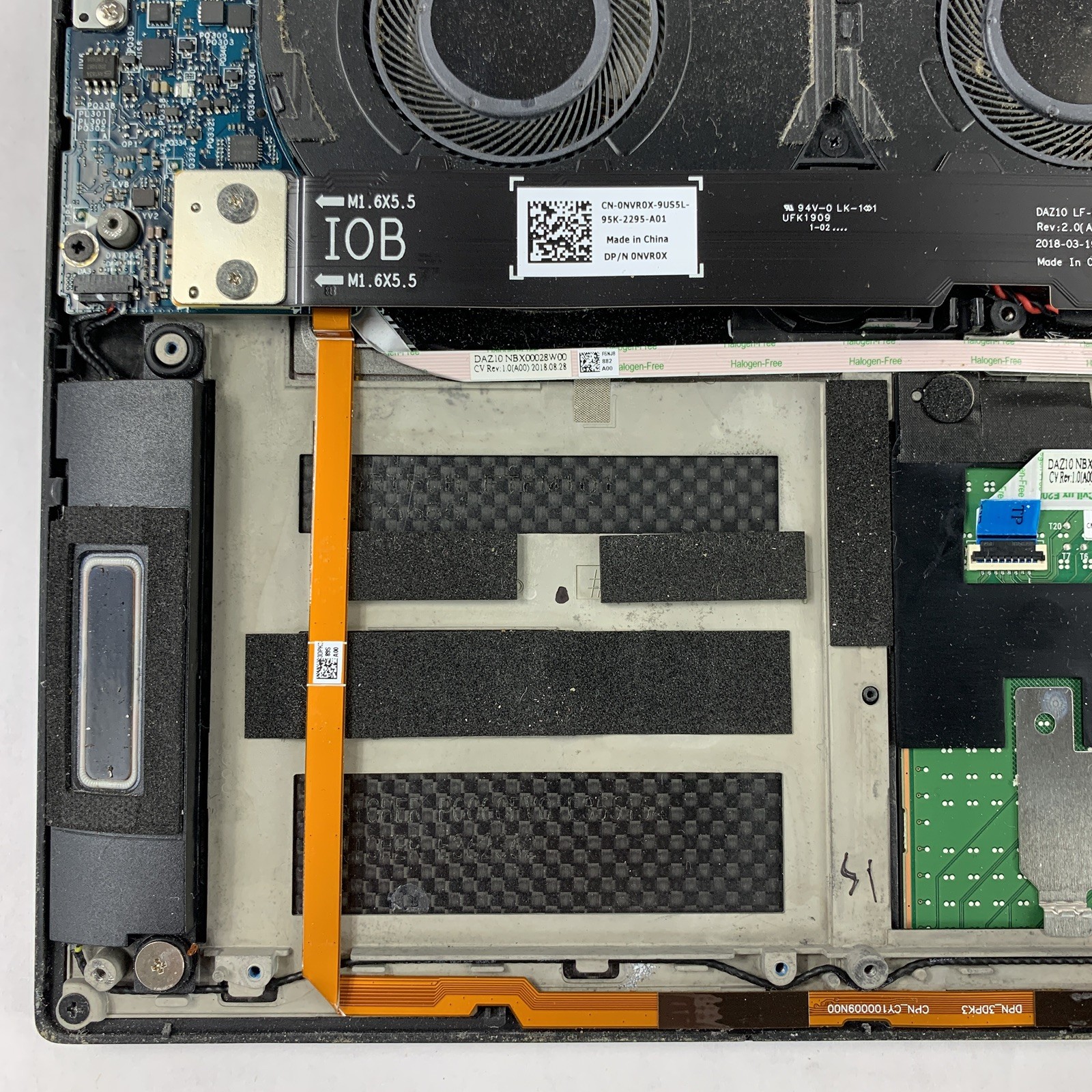 Dell XPS 15 9575 2-in-1 15.6″ i5-8305G 2.80 GHz 8 GB RAM No SSD/OS/AC/Battery