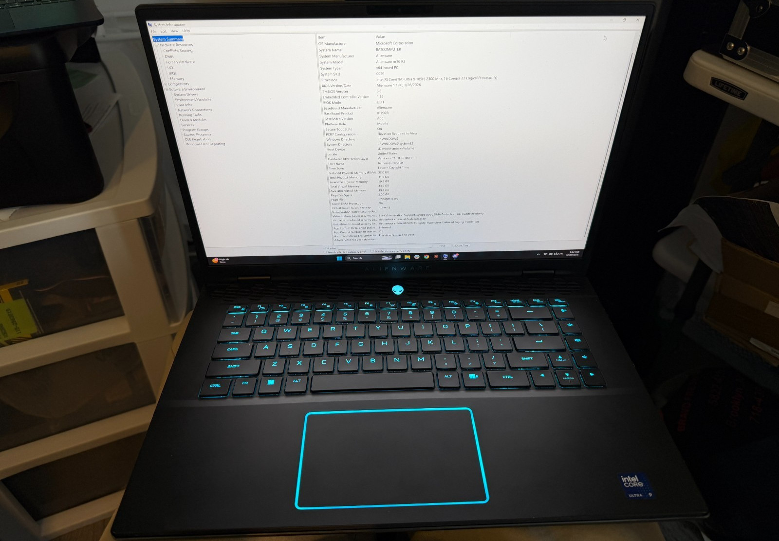 alienware m16 r2 ultra 9 185h 16 cores + Intel AI Boost