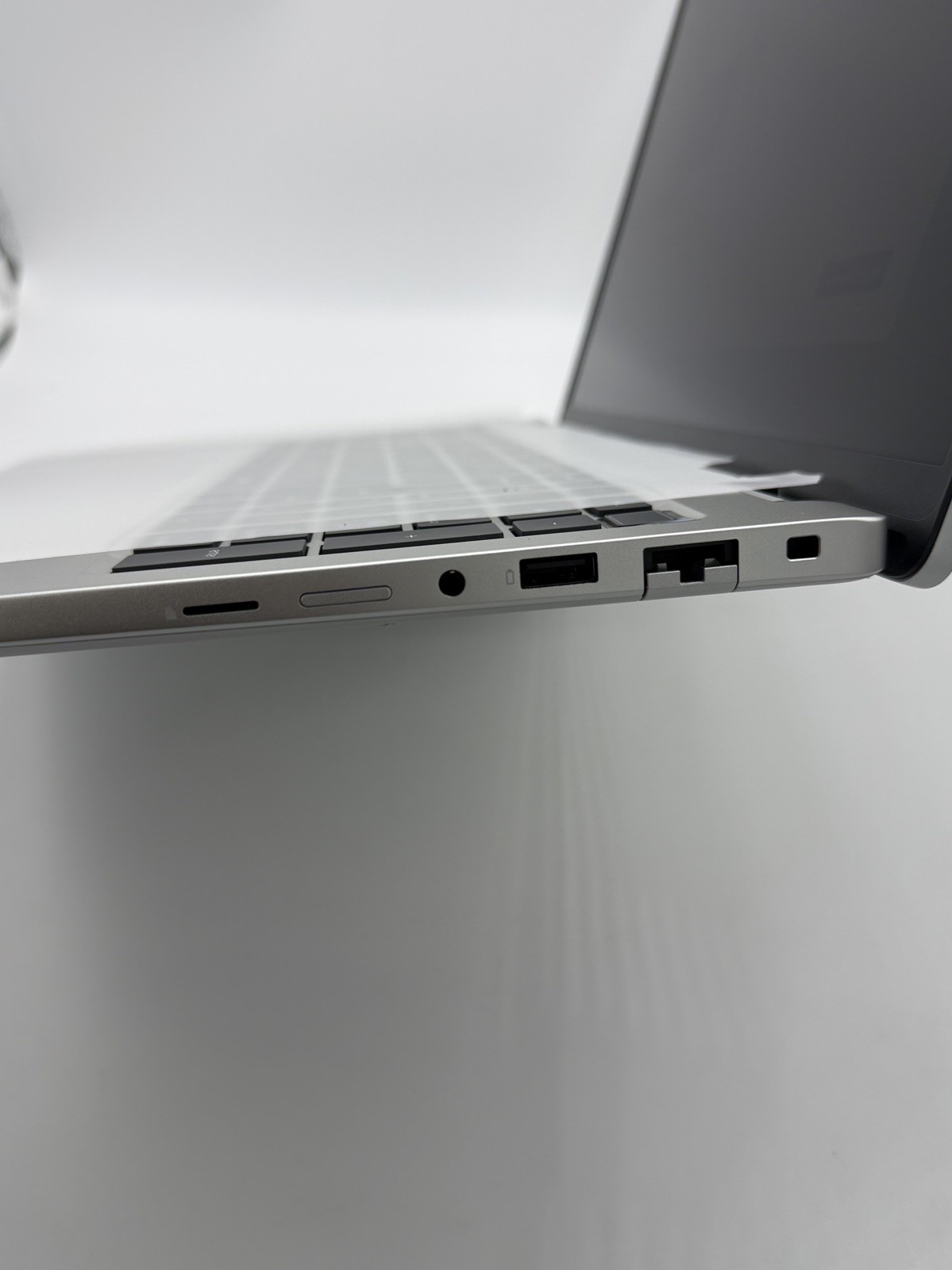 Dell Laptop PRO 16 PLUS PB16250 16″ Intel Core Ultra 5 235U 256GB- Silver W/11