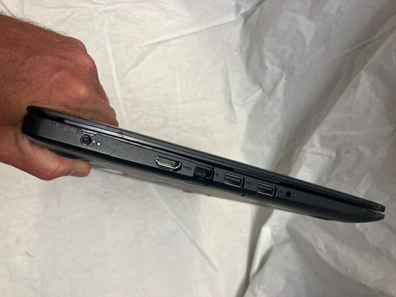 Dell Inspiron 3595 15.6″ AMD A9-9425 Radeon R5 no SSD no Ram FOR PARTS
