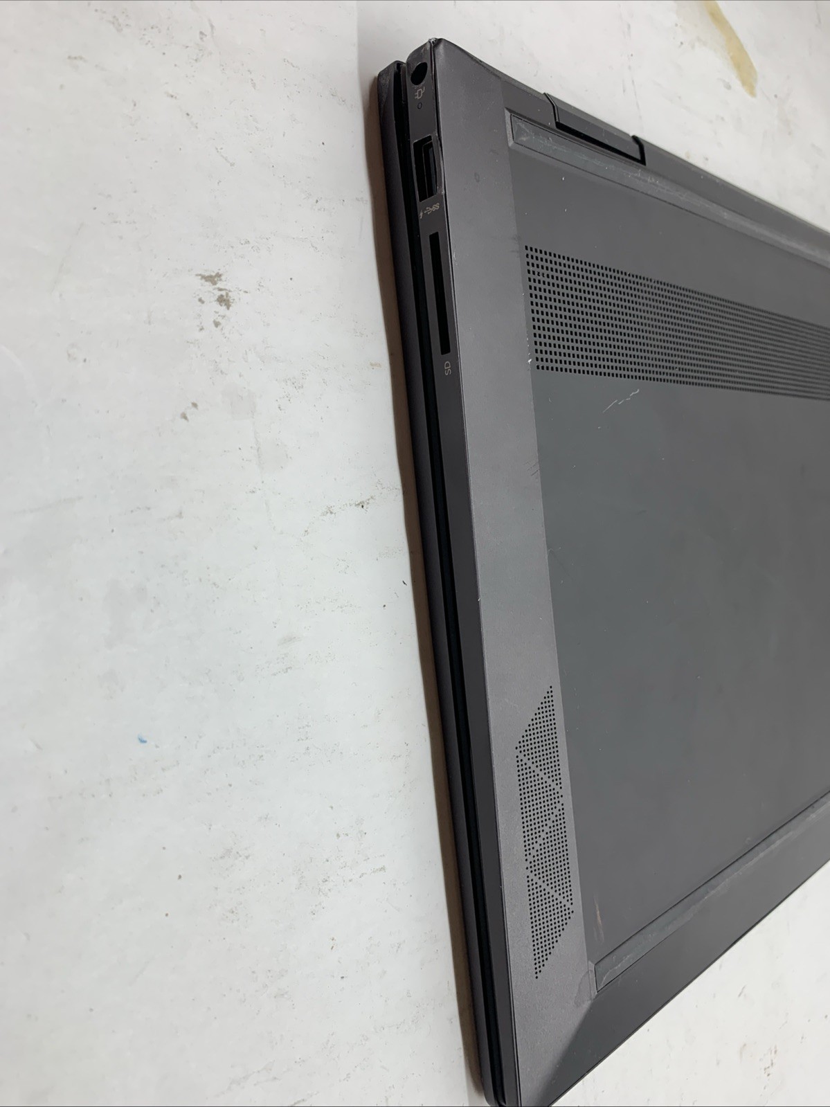 HP ENVY x360 15 FHD 15.6″ (512GB SSD, AMD Ryzen 7 5700U, 1.80 GHz, 12GB