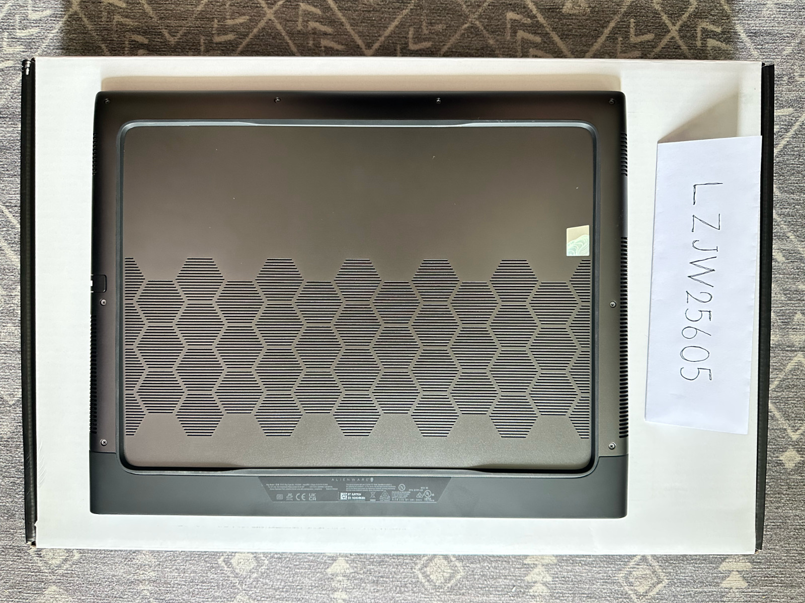 Alienware m18 R2 – i9-14900HX / RTX 4090 / 64GB / 2TB / QHD+ 165Hz – Great look