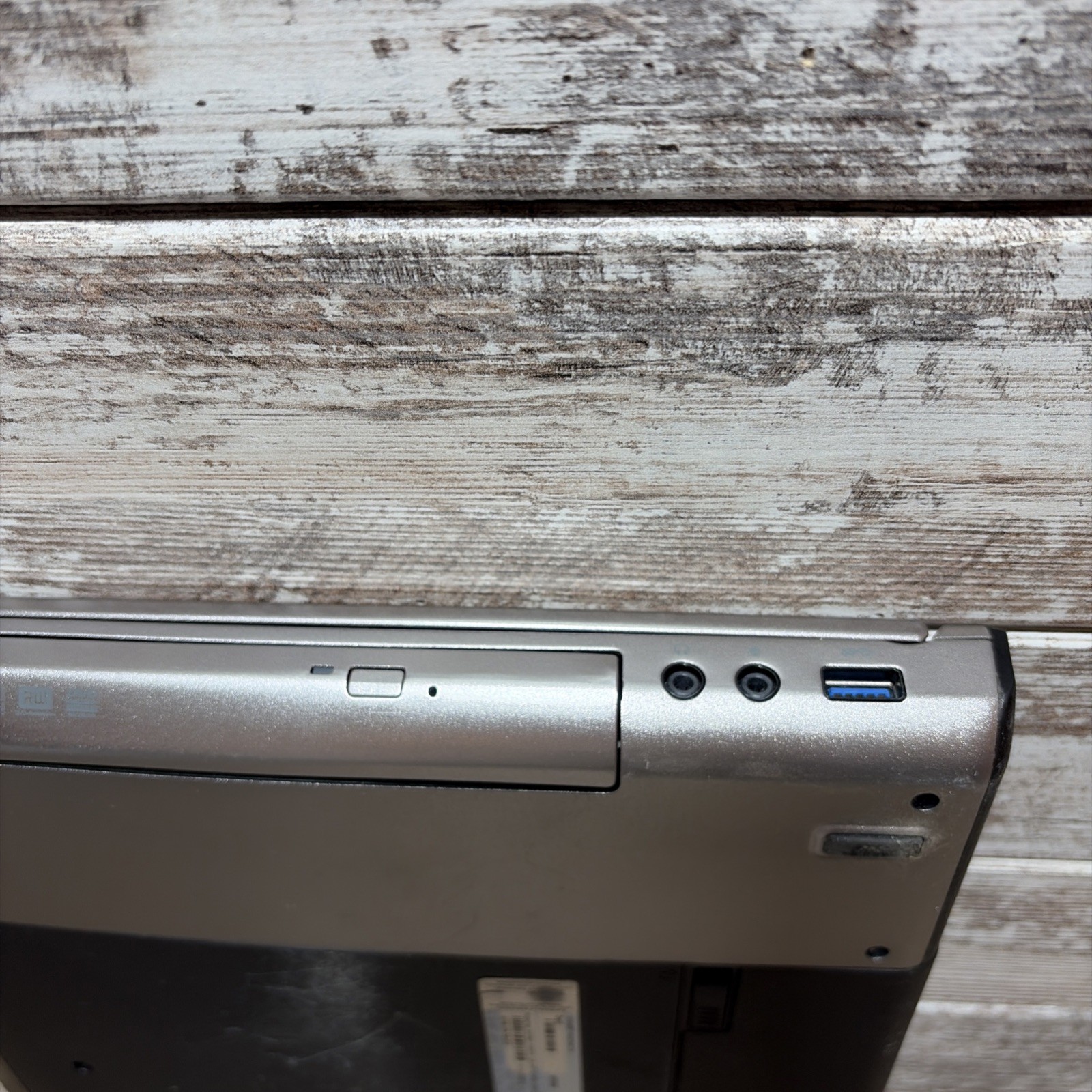 Dell Vostro 3555 15″ Laptop AMD E-3000M-MZ *Parts Only*