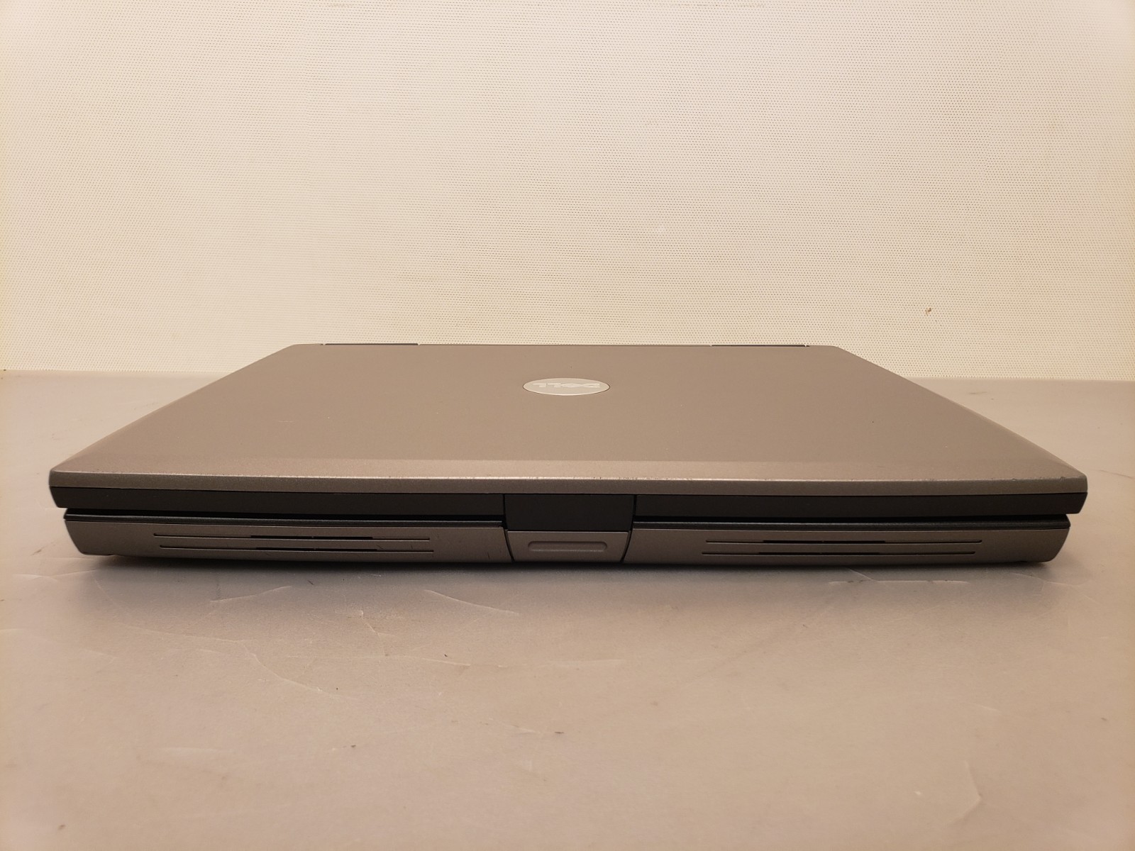 Vintage Dell Latitude D520 Laptop 14″ Core2 Duo 1.83GHz 1.5GB 320GB Win XP Pro