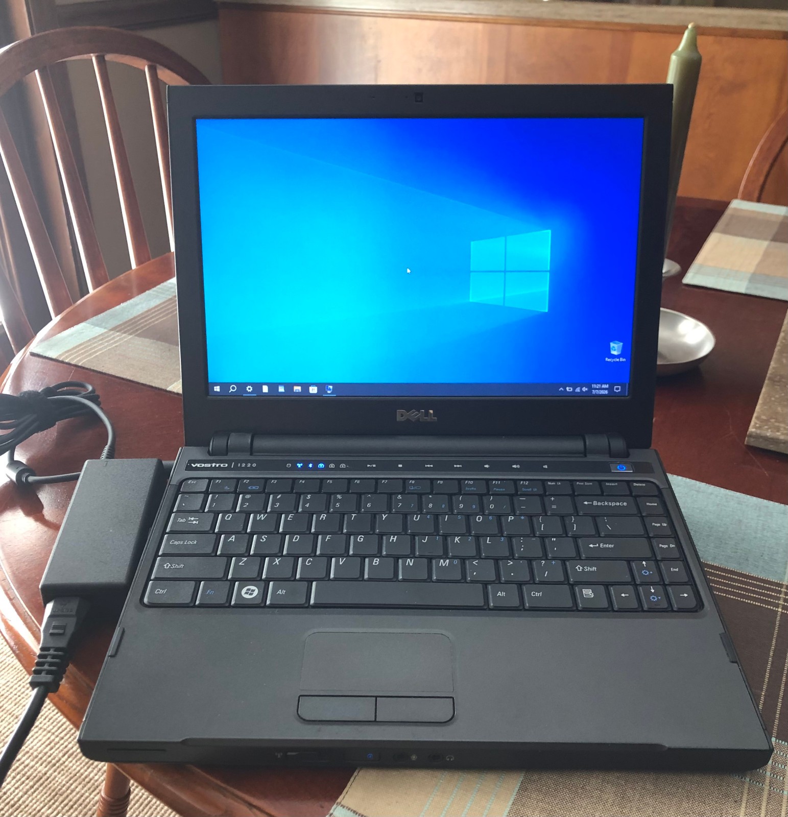 Dell Vostro 1220 *2.20GHz Intel Core 2 Duo *4GB RAM *500GB HDD *Win10 Pro