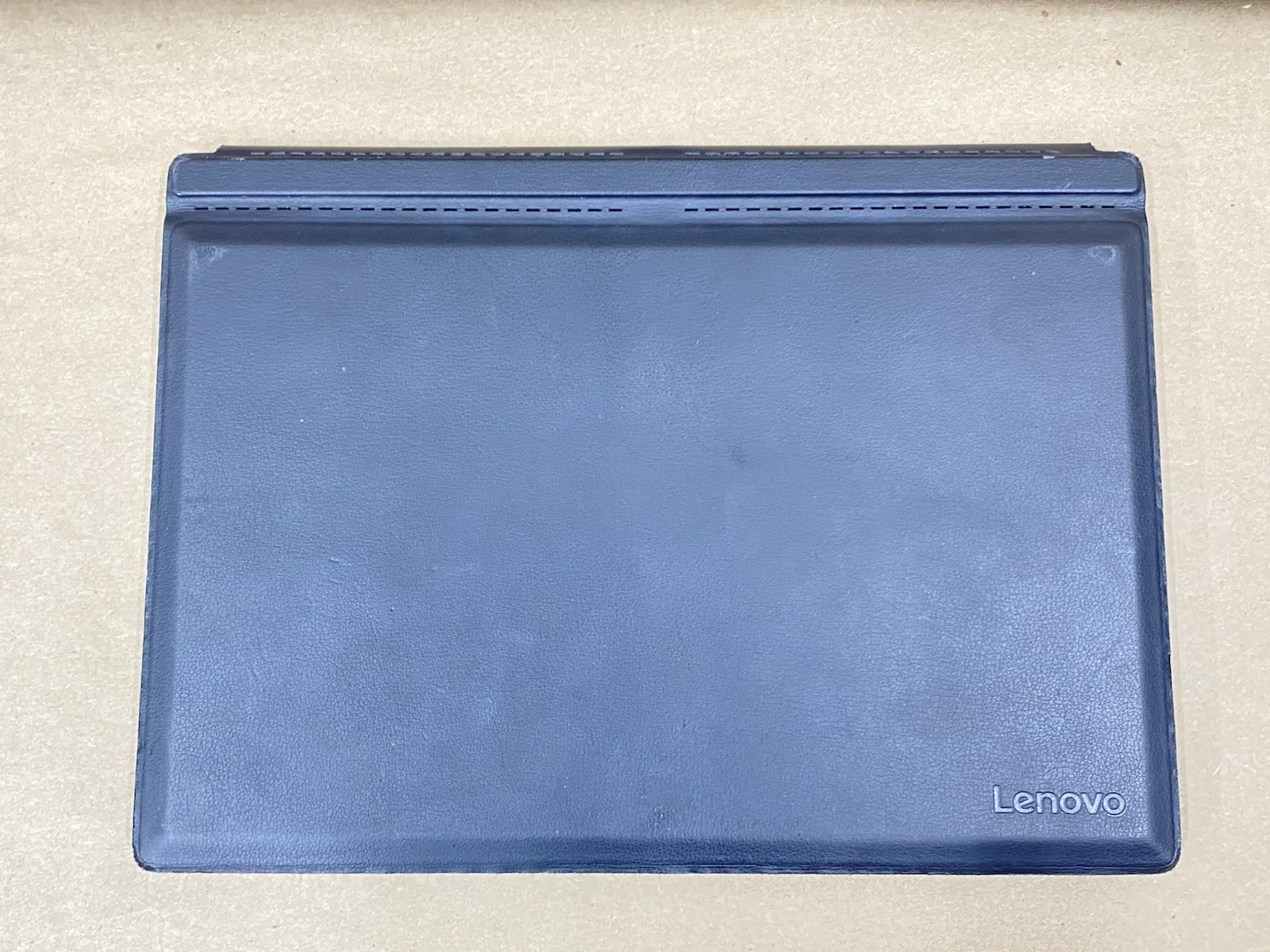 Lenovo 80QL – 12″ 2160*1440 – m5-6y54 – 4GB – 128GB SSD – Windows 10 Pro
