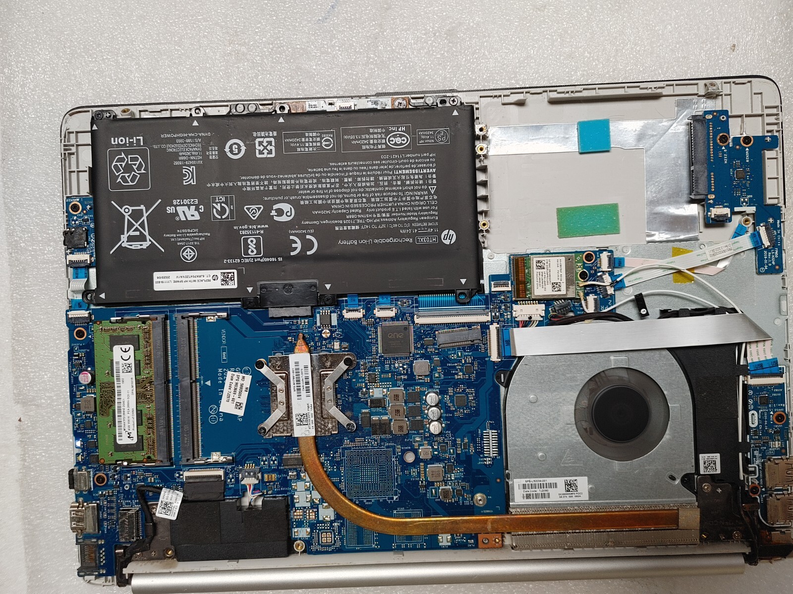 HP AMD Ryzen 3 3250U with Redeon Graphics @ 2.60GHz, 4GB RAM , NO HD FOR PARTS