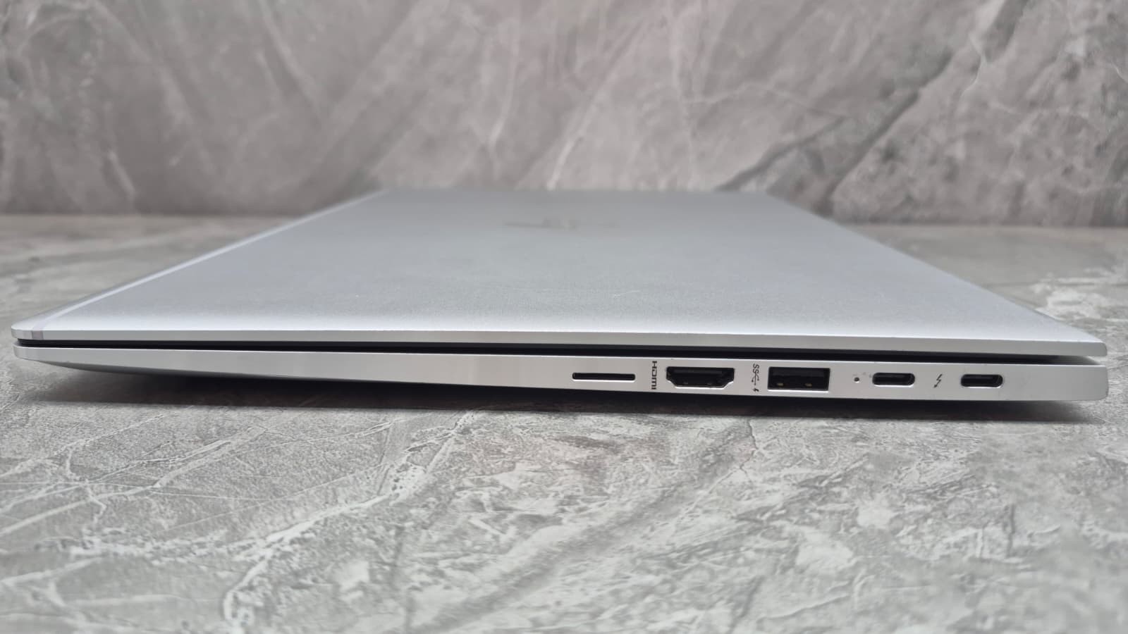 HP EliteBook 1040 G4 14” Touch – i7-7600 16GB RAM 512GB SSD HDMI USB C W11 Pro