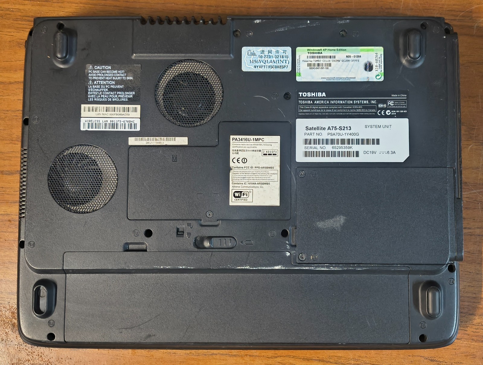 Toshiba Satellite A75-S213 (WinXP / Pentium 4 / 1GB / 100GB / DVD) + Charger