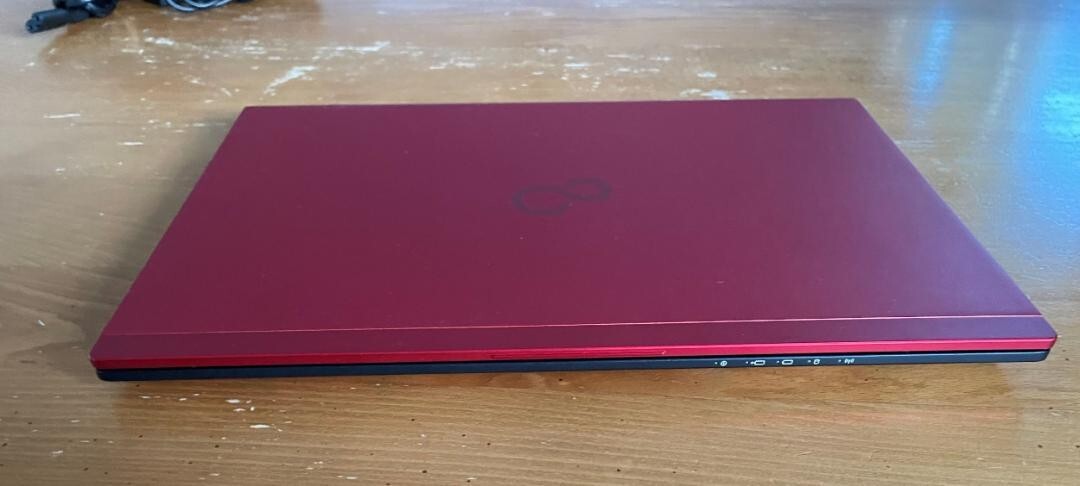 Ultra-thin, ultra-light, large-capacity SSD Office 2021, etc. Fujitsu LIFEBOOK