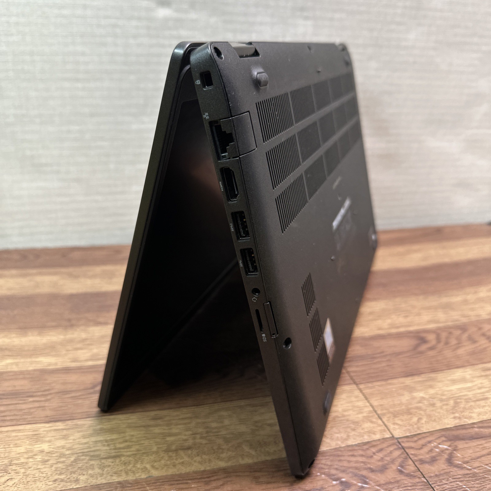 Dell Latitude 5400 14” Core i5-8350U 1.70GHz 256GB SSD 16GB RAM DDR4