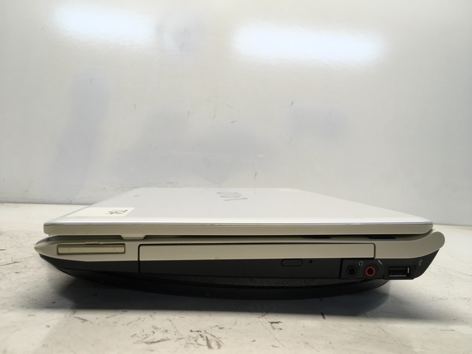Sony Vaio VPCCW17FX Intel Core 2 Duo T6600 2.2GHz 2 GB NO HDD