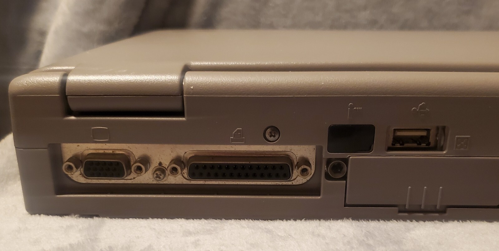Toshiba Satellite Pro 490CDT Pentium II Windows XP + Battery & Power Adapter
