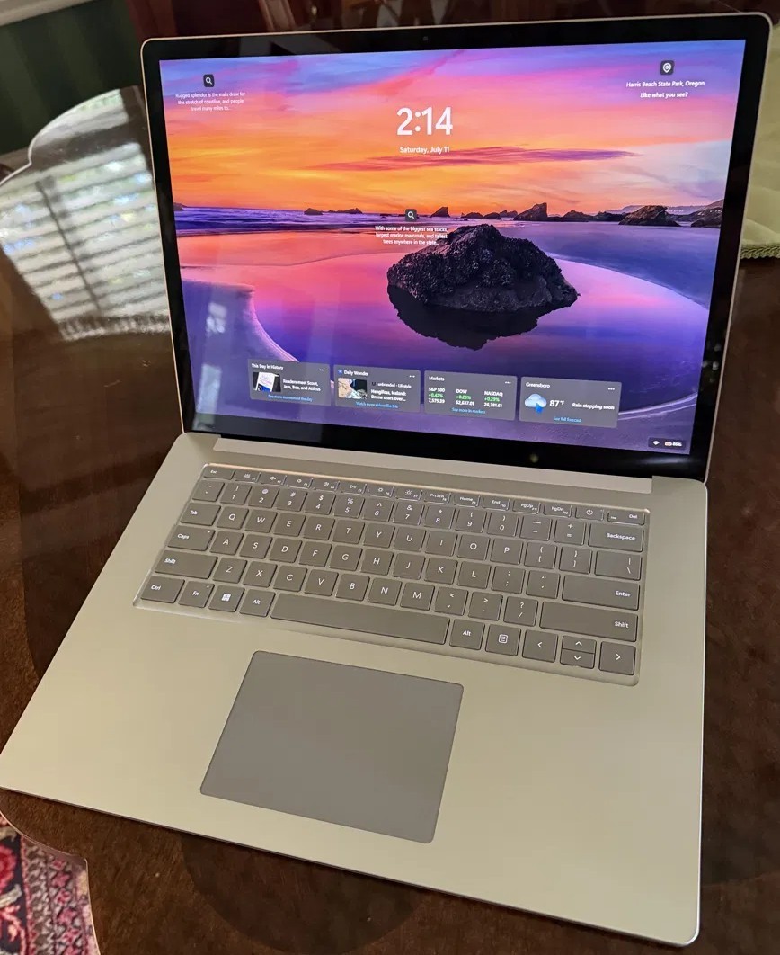 Microsoft Surface Laptop 5 15″ Touchscreen i7-1255U 12th Gen 8GB 256GB SSD Win11
