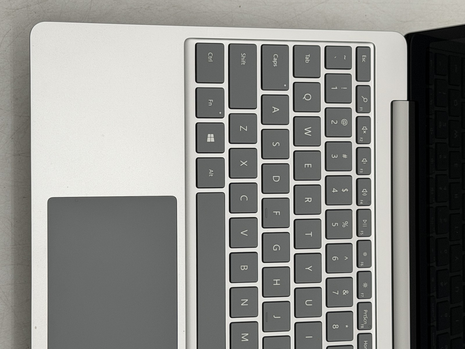 Microsoft Surface Laptop Go 12.3in i5-1035G1 16GB 256GB NO OS READ