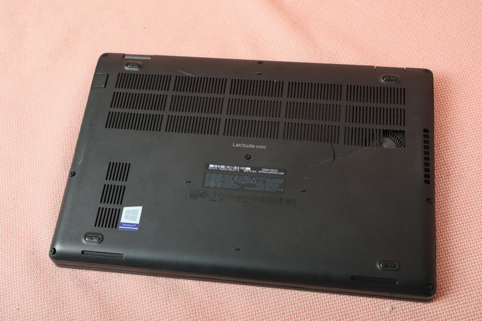 Dell Latitude 5400 14″ 1.6GHz i5-8365U No Ram No SSD Broken Screen