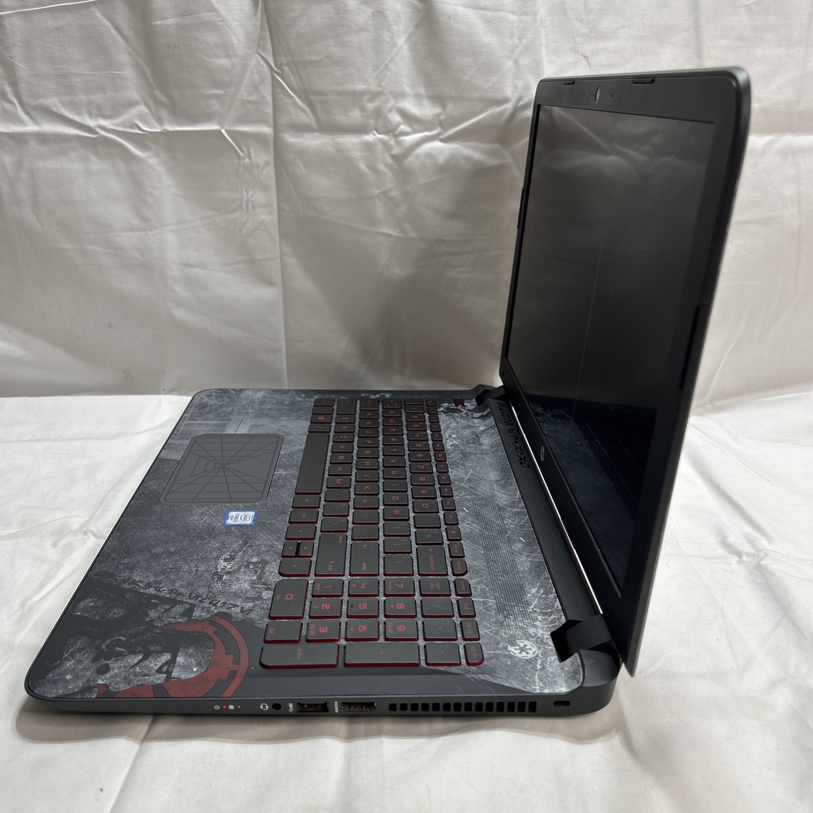 HP Star Wars Special Edition Notebook 15-an050nr 15.6″/i5-6200U/6GB RAM/1TB