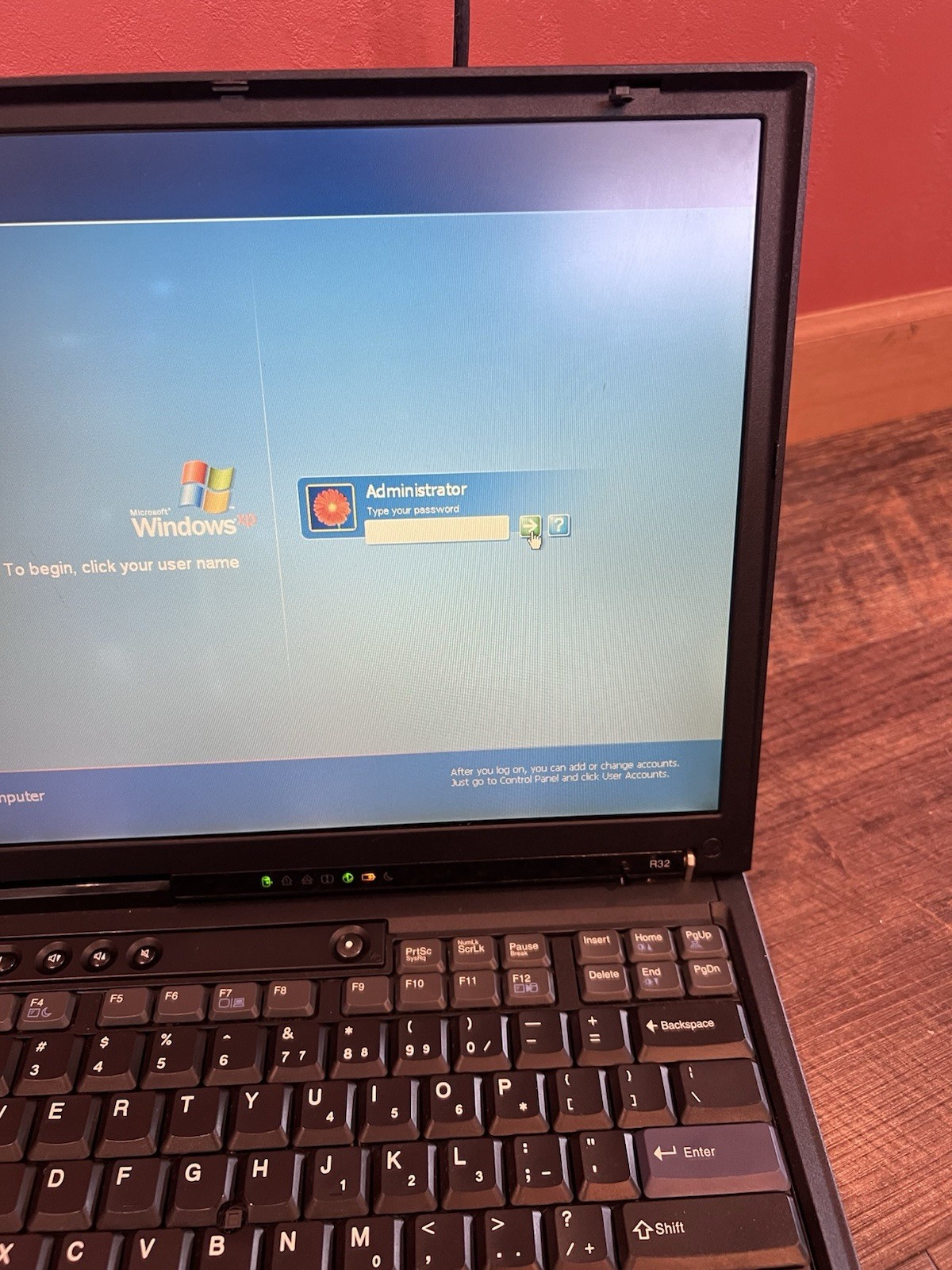 IBM ThinkPad R32 Type 2658 14″ Laptop – Works- 1.80GHz Pentium 4M, 512MB
