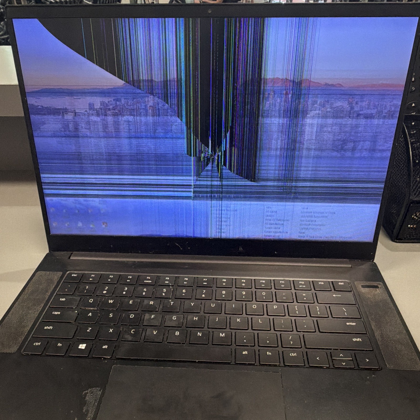 Razer Blade 15 144Hz i7-10750H 2.6GHz 16GB RAM 512GB RTX 3060 CRACKED SCREEN