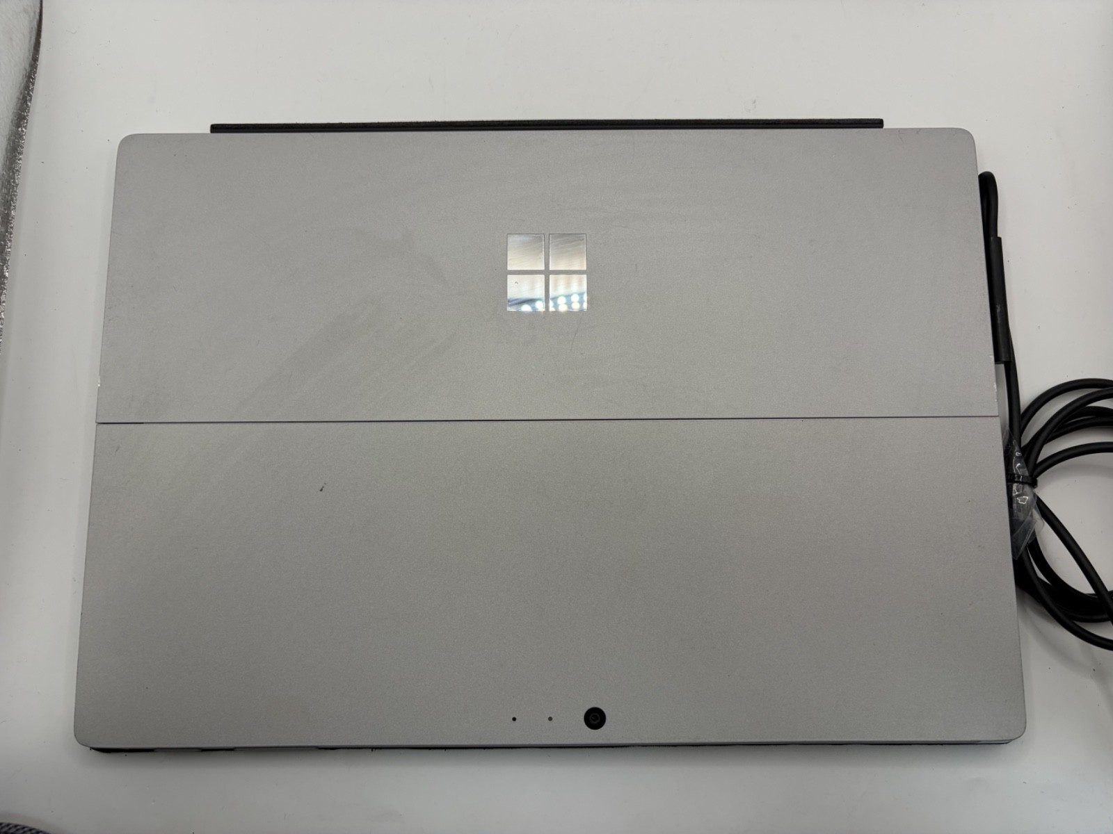 Microsoft Surface Pro 4 i7 – 8GB RAM 256GB SSD – Windows 11