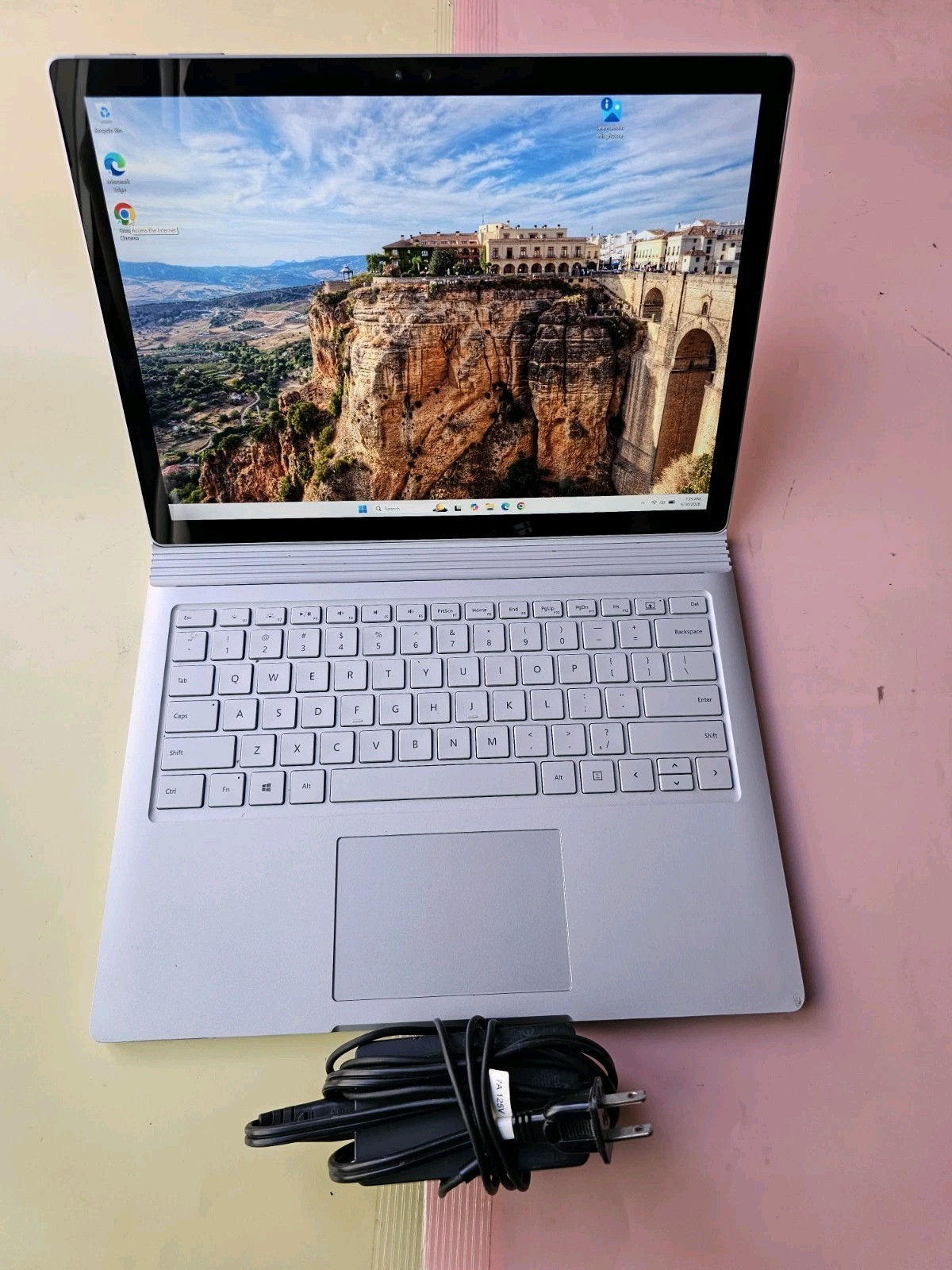 Microsoft Surface Book Core i7-6600U 8GB RAM 256GB SSD NVIDIA BLUETOOT 3000×2000