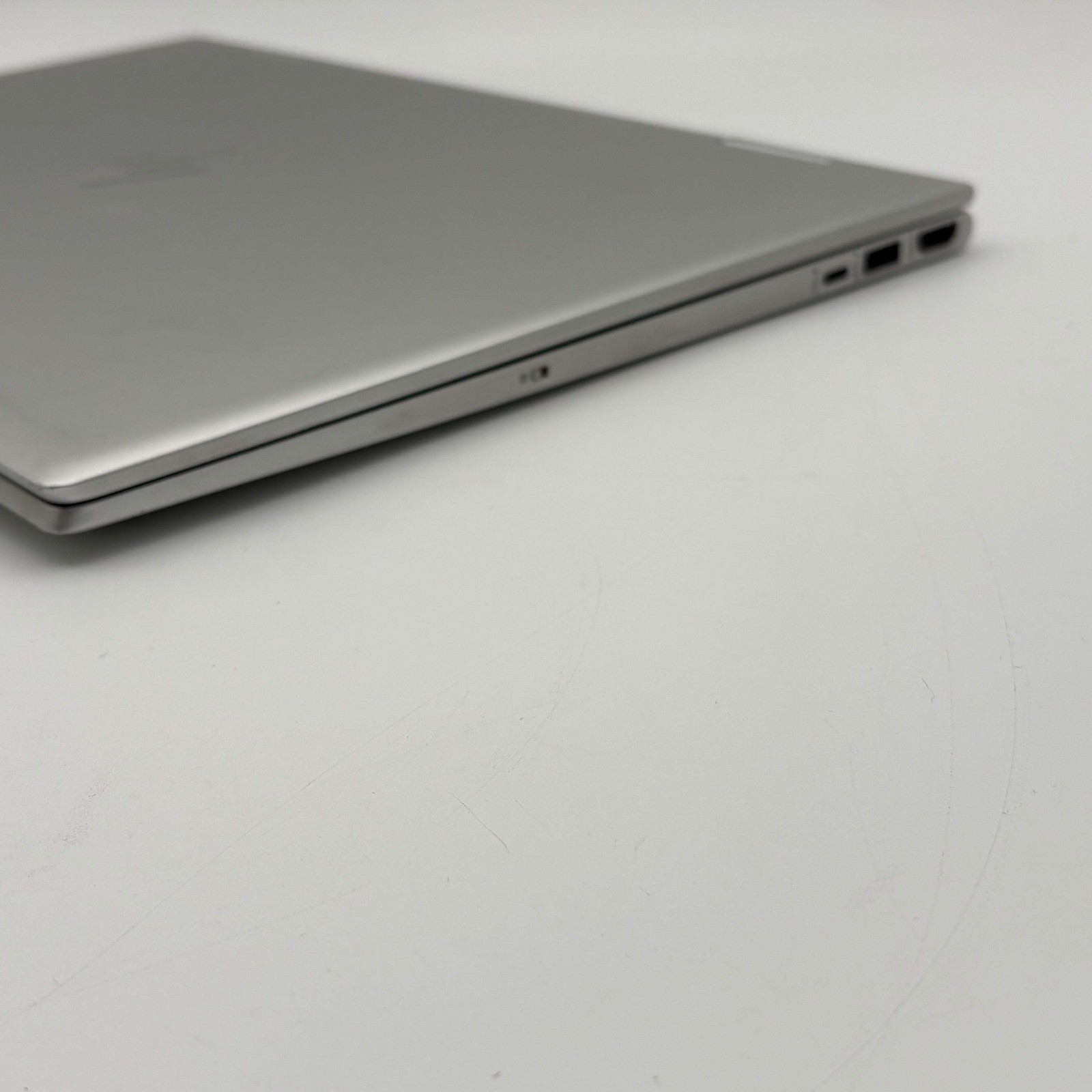 HP Envy x360 15M-DR1012DX 15.6″ i7-10510U 1.8GHz 16GB RAM 512GB SSD