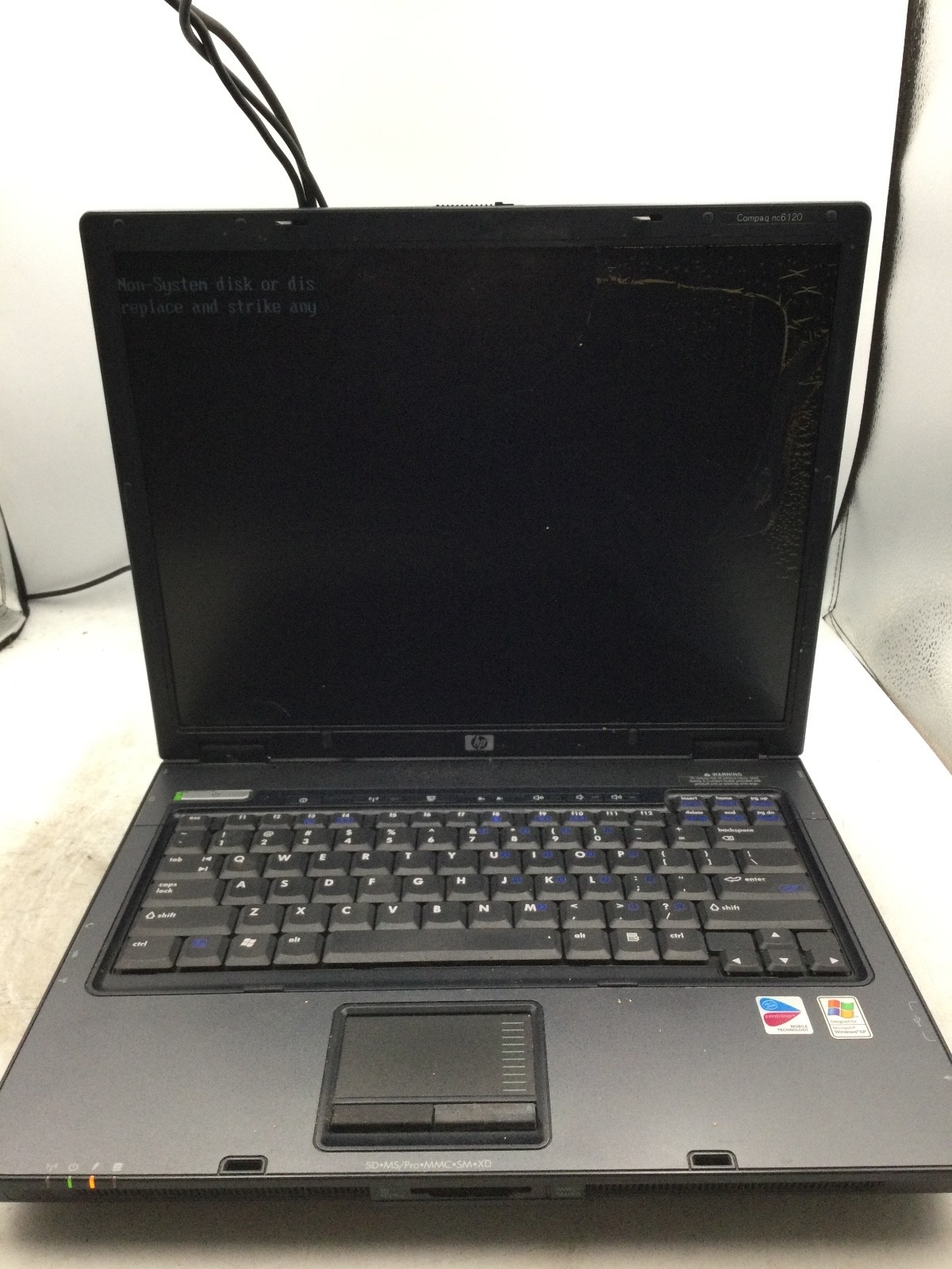 HP COMPAQ NC6120 – FOR PARTS – INTEL CENTRINO – 256mb RAM – BROKEN LCD – READ-BB