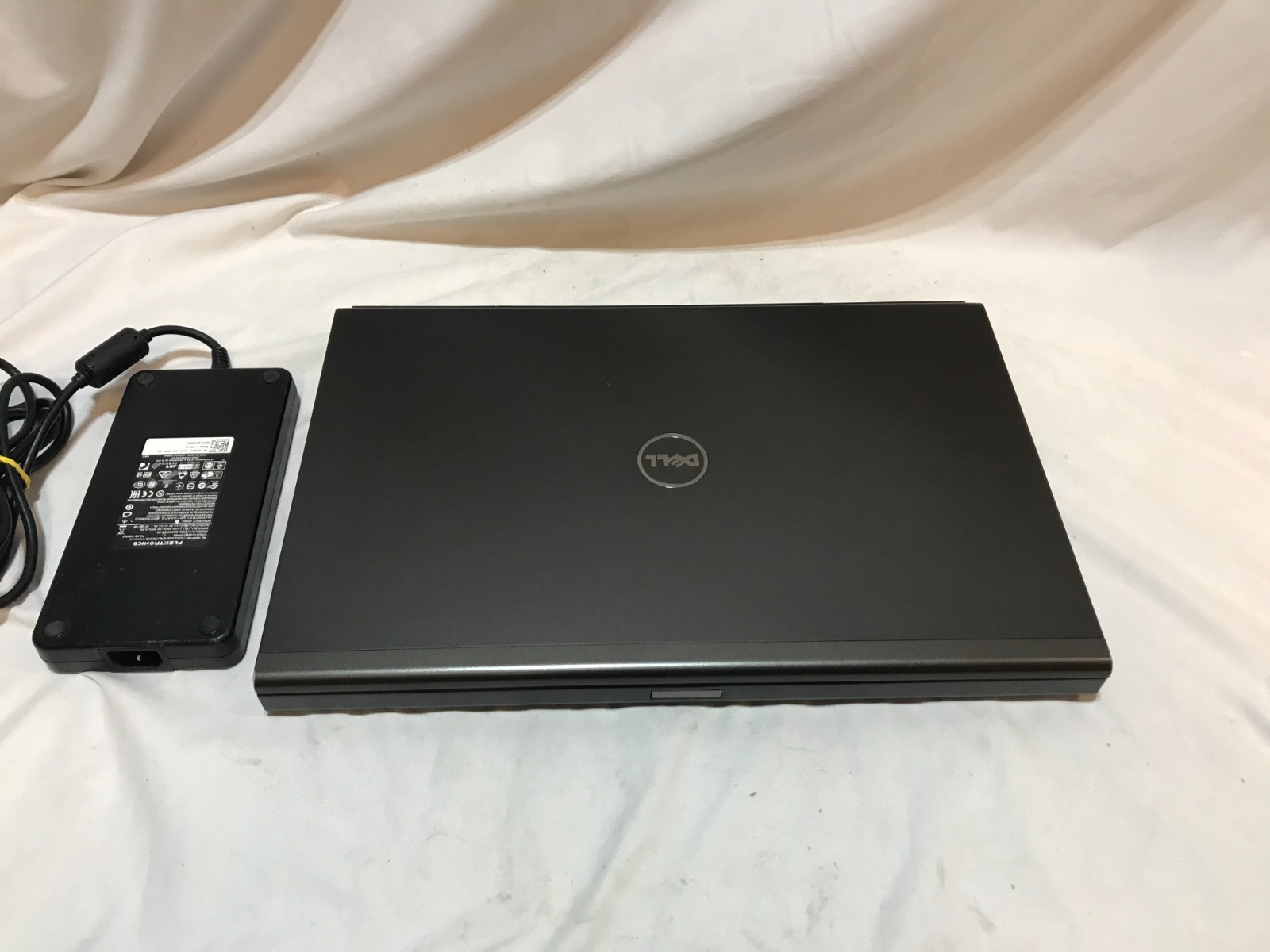 Dell Precision M6800 Core i7-4800Q 2.7 Ghz 8GB Ram 500GB 17″ Win 10 small dent