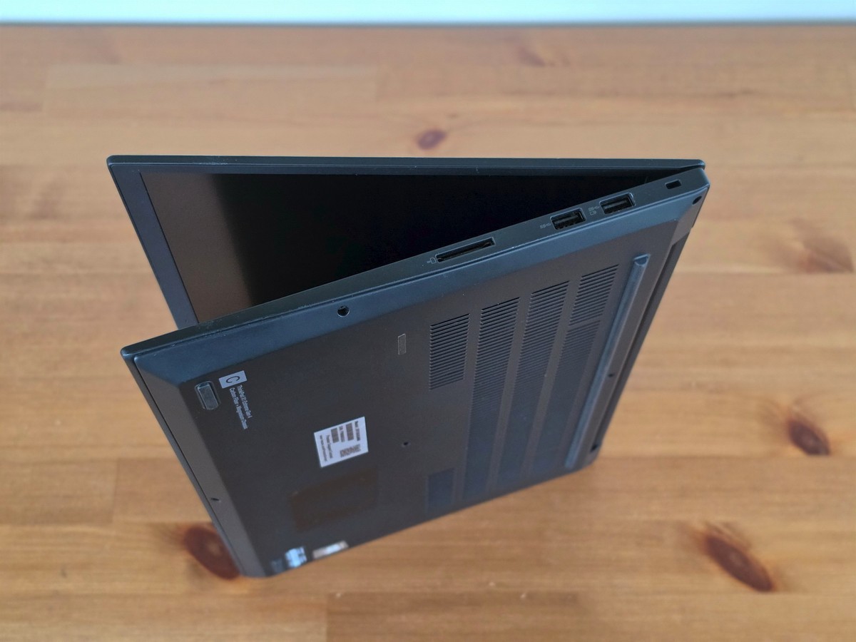 Lenovo ThinkPad X1 Extreme Gen 4 i7-11850H 16″ 4K 3840×2400 16GB NVIDIA RTX 3050