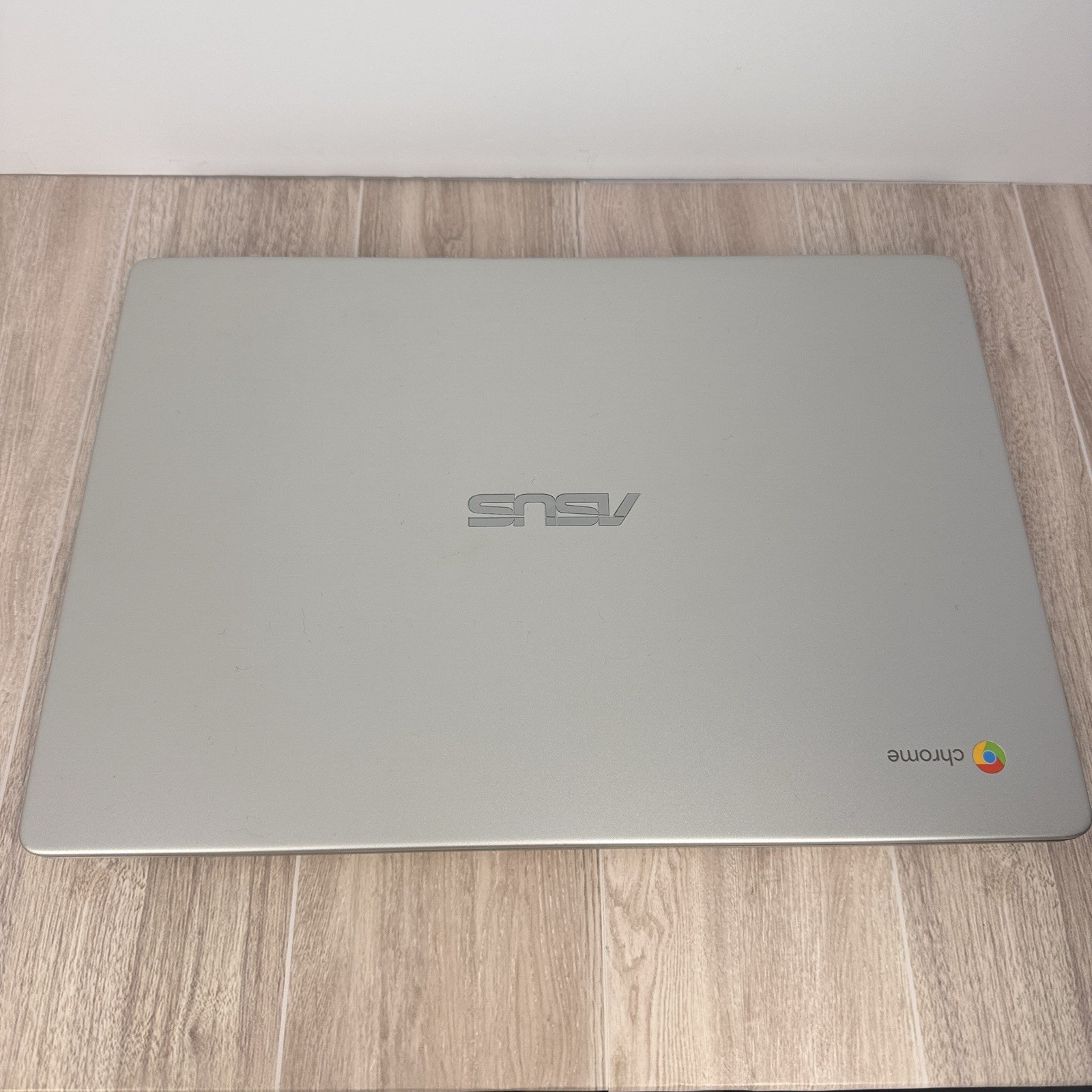 ASUS Chromebook C423NA 14 Laptop Silver 4GB RAM 32GB SSD WiFi Ready