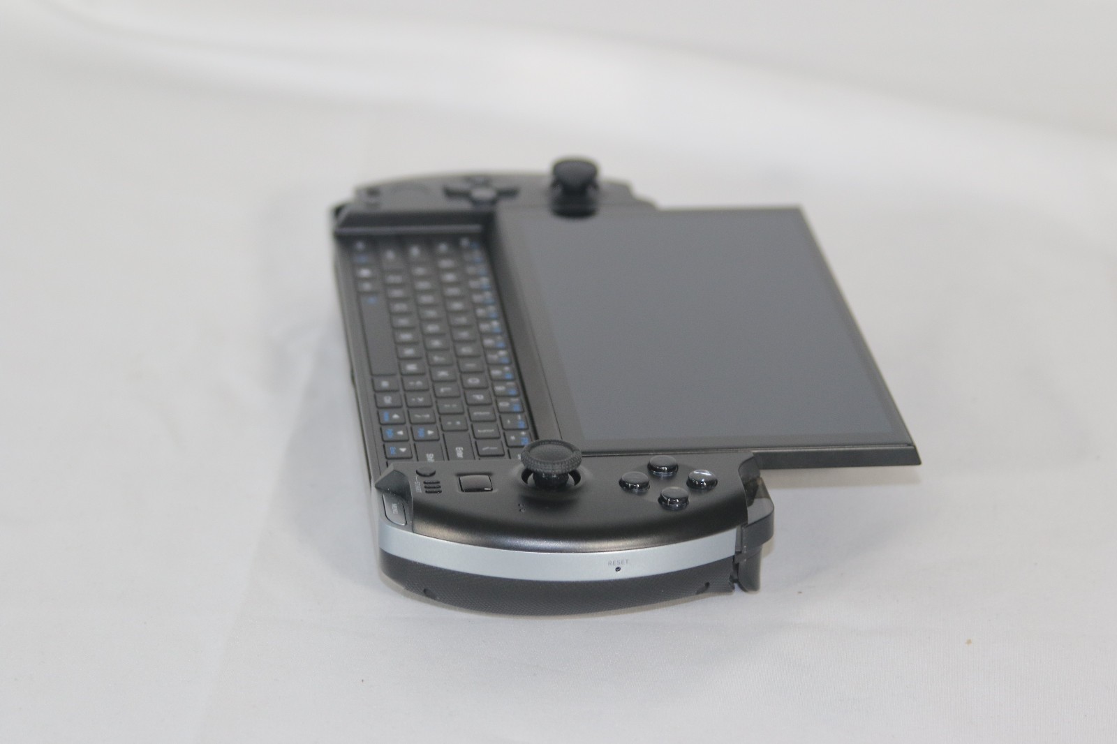 GPD Win 4 2023 7640U Handheld Gaming PC 16gb/1tb SSD