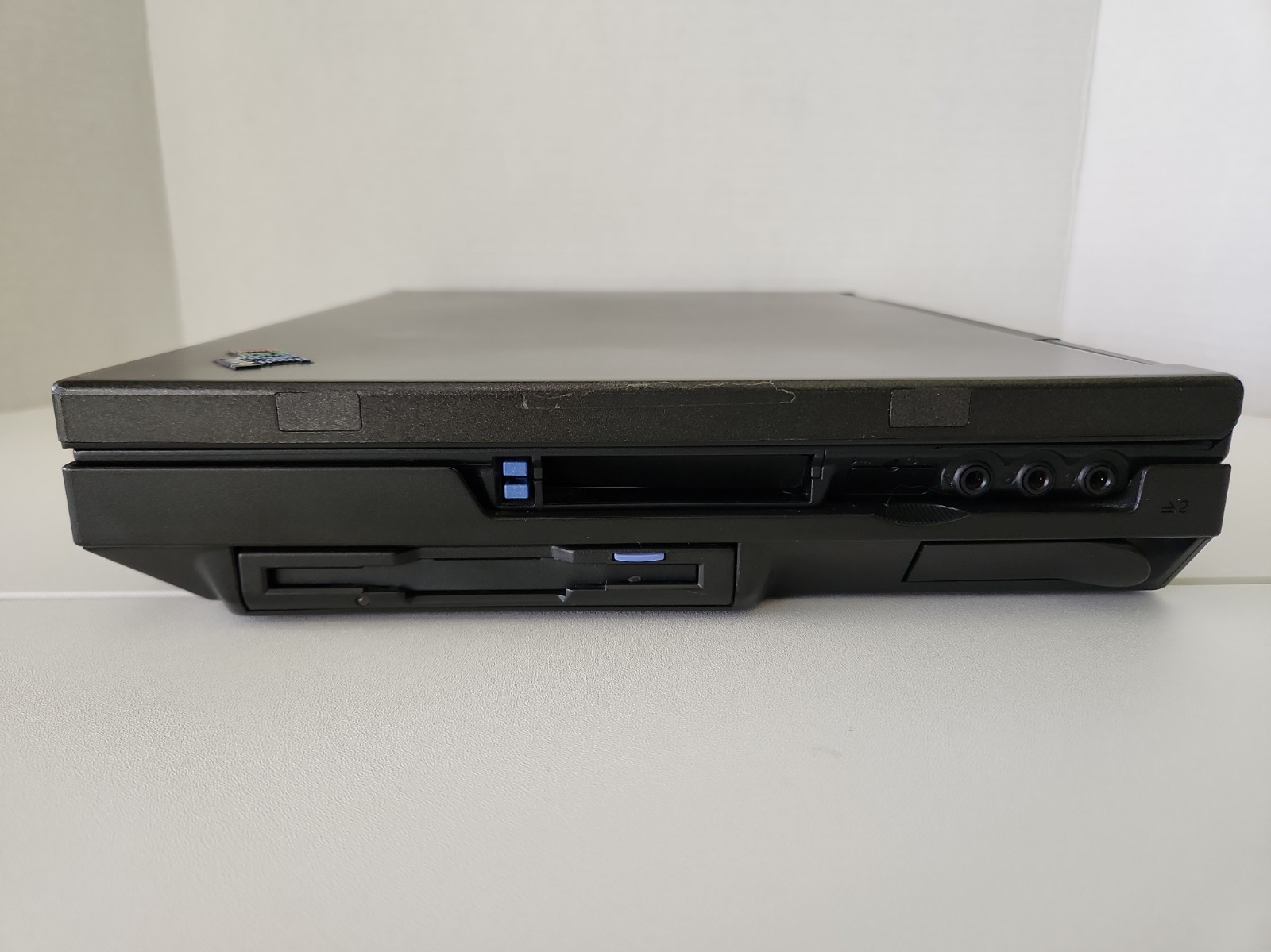 VINTAGE IBM ThinkPad 570 13″ Laptop Intel Pentium 2 192mb RAM 98SE W/ DOCK WORKS