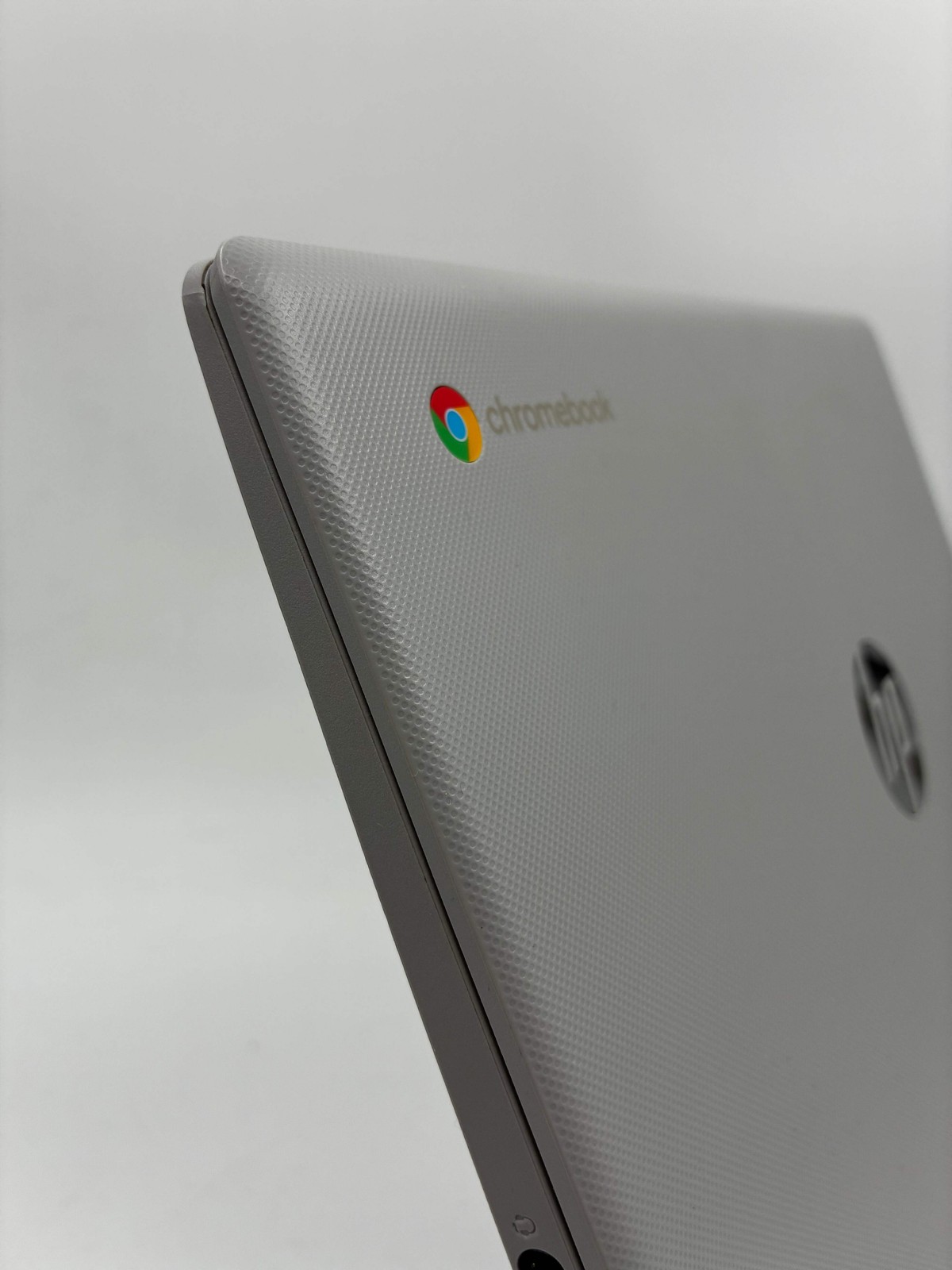 HP Chromebook 14a-ne0013dx 14″ Intel Celeron N4120 4GB 64GB Gray w/ Charger