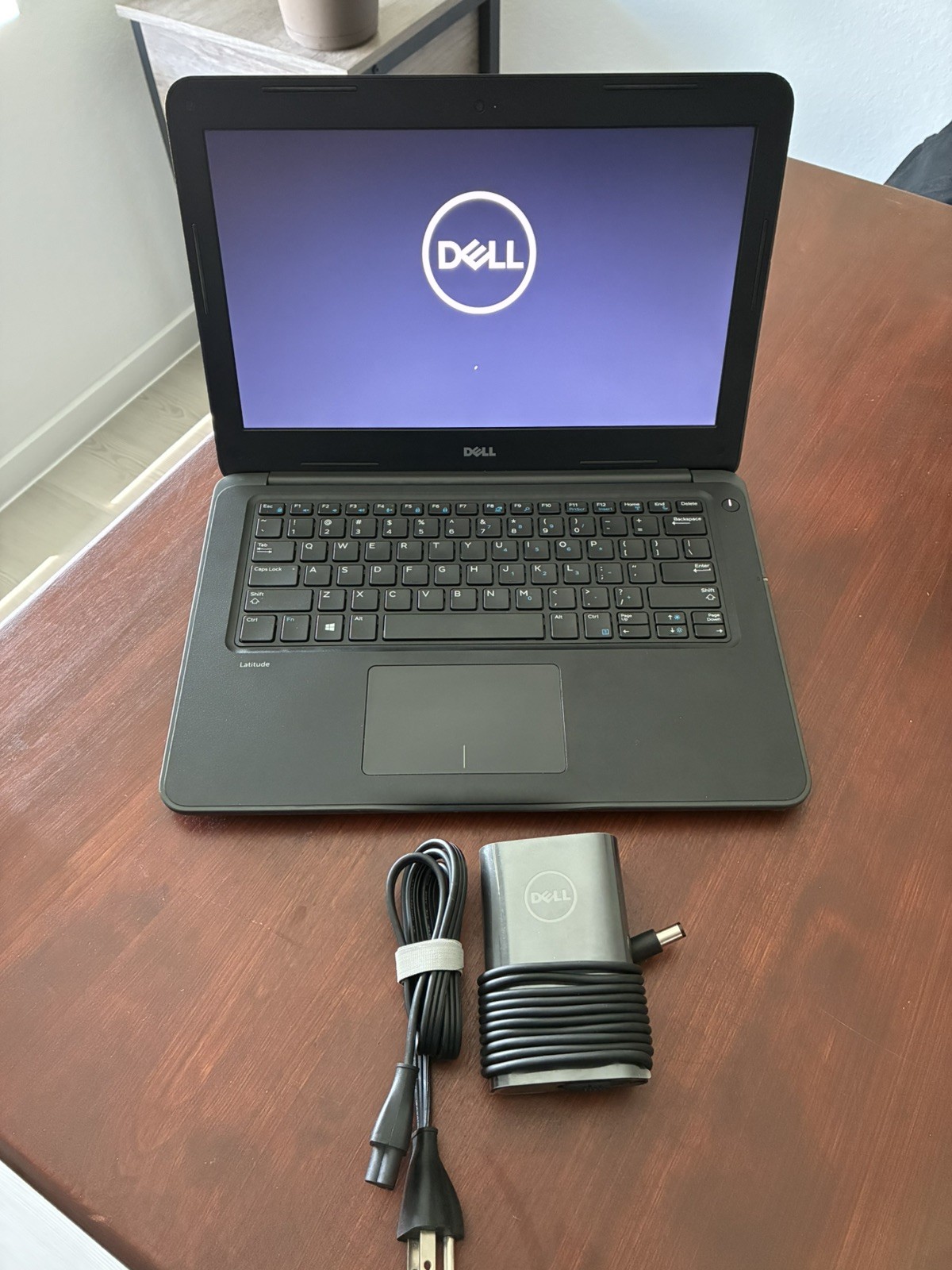 Dell Latitude 3380 Intel Core i5, 7200U @2.5 GHz 8GB RAM 128GB SSD WEBCAM