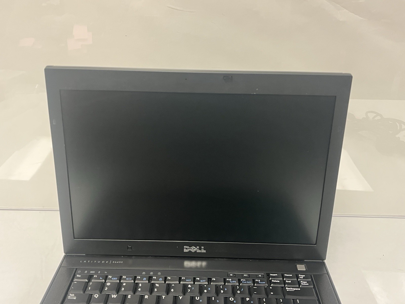 Dell Latitude E6400 14.1″ Intel C2D P8700 2.53GHz NO Ram NO HDD FOR PARTS