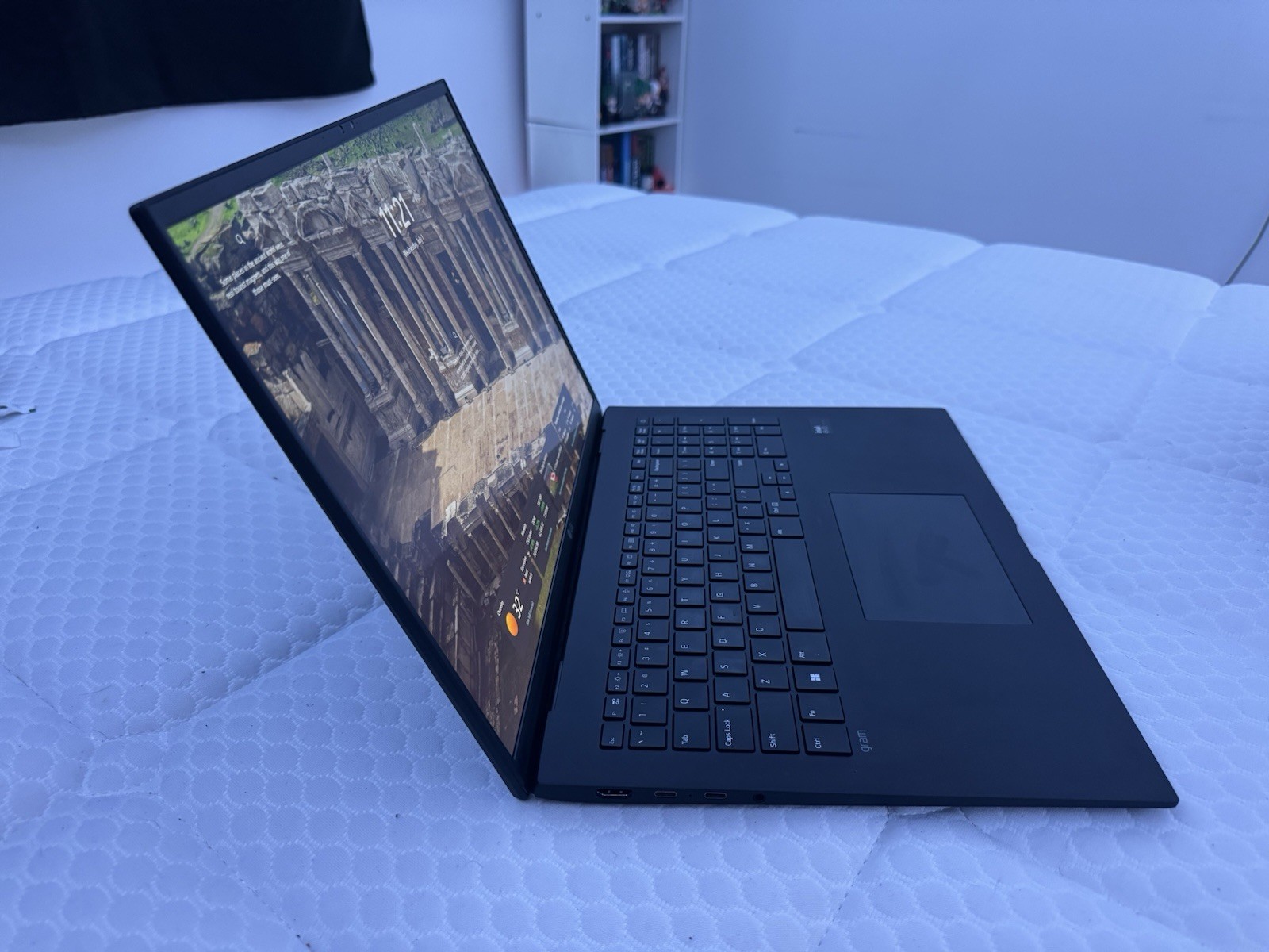 LG gram 17″ Intel Core Ultra 7 155H 16GB 2TB SSD Win 11 Pro Black, NO CHARGER.