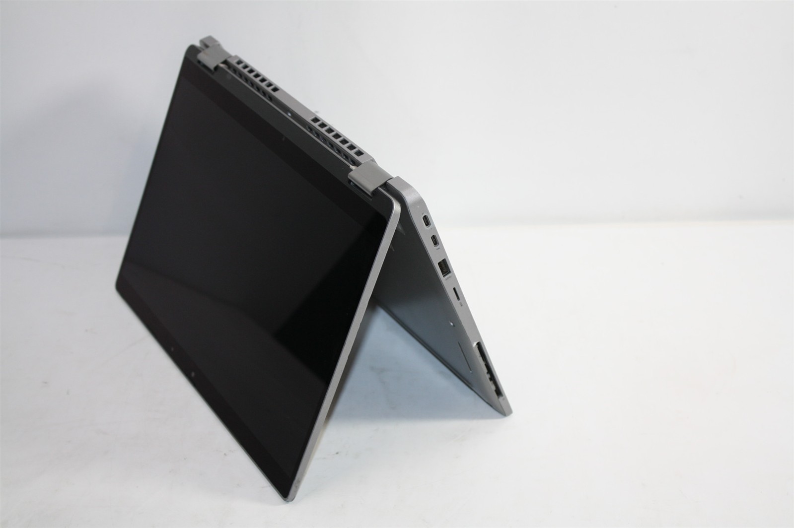 14″Dell Latitude 5320 i7-1185G7 3.00GHz RAM 16GB NVMe 256GB/Cosmetic issue