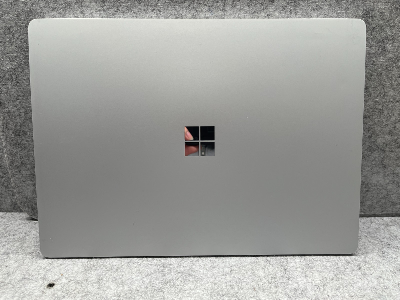 Microsoft Surface Laptop i7-7660U @ 2.5GHz 16GB 512GB SSD Touch screen W-11 Pro