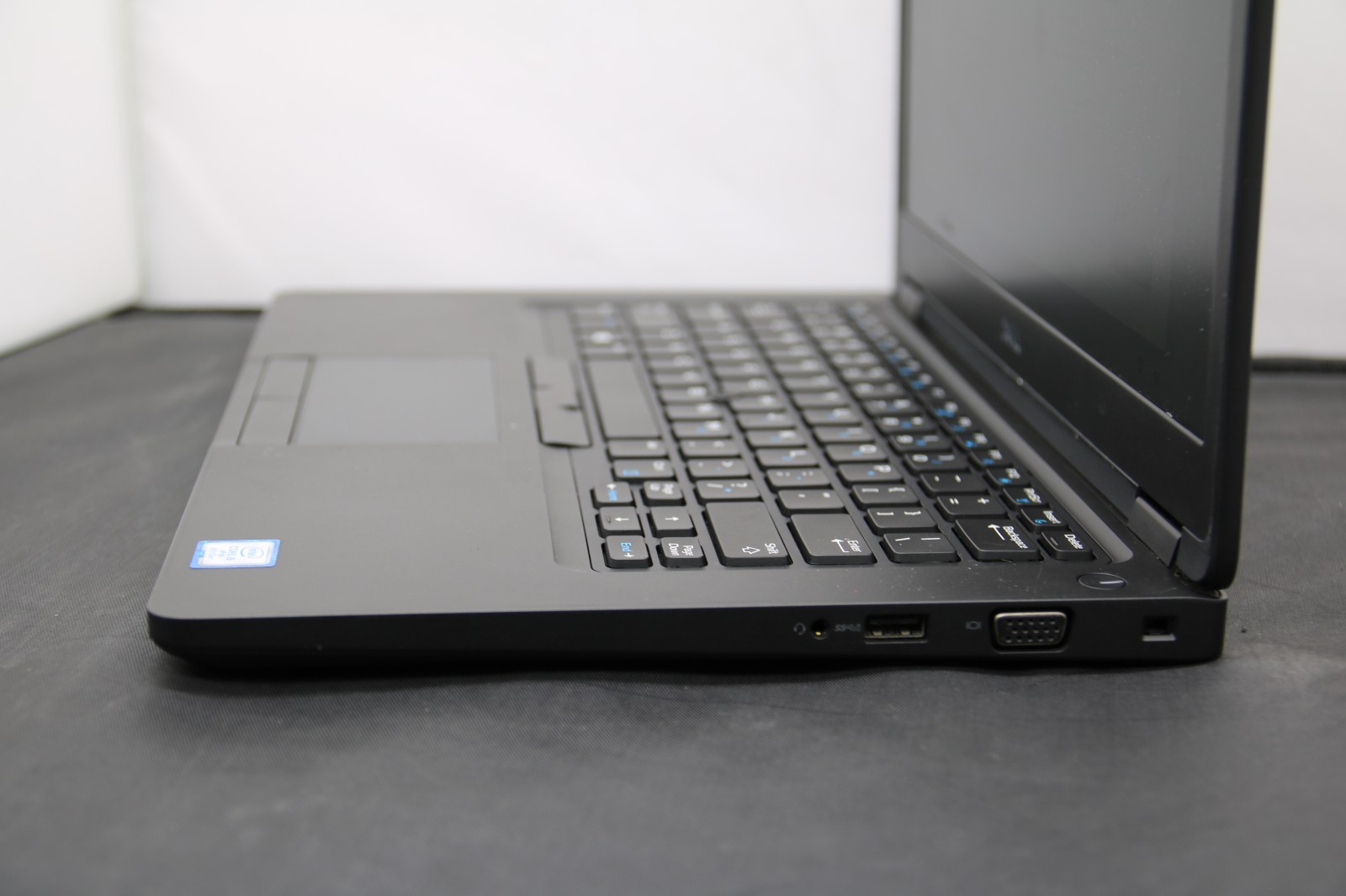 Dell Latitude 5490 – i5-8350U – 8GB, 128GB, Black, Windows 11 Pro + Adapter