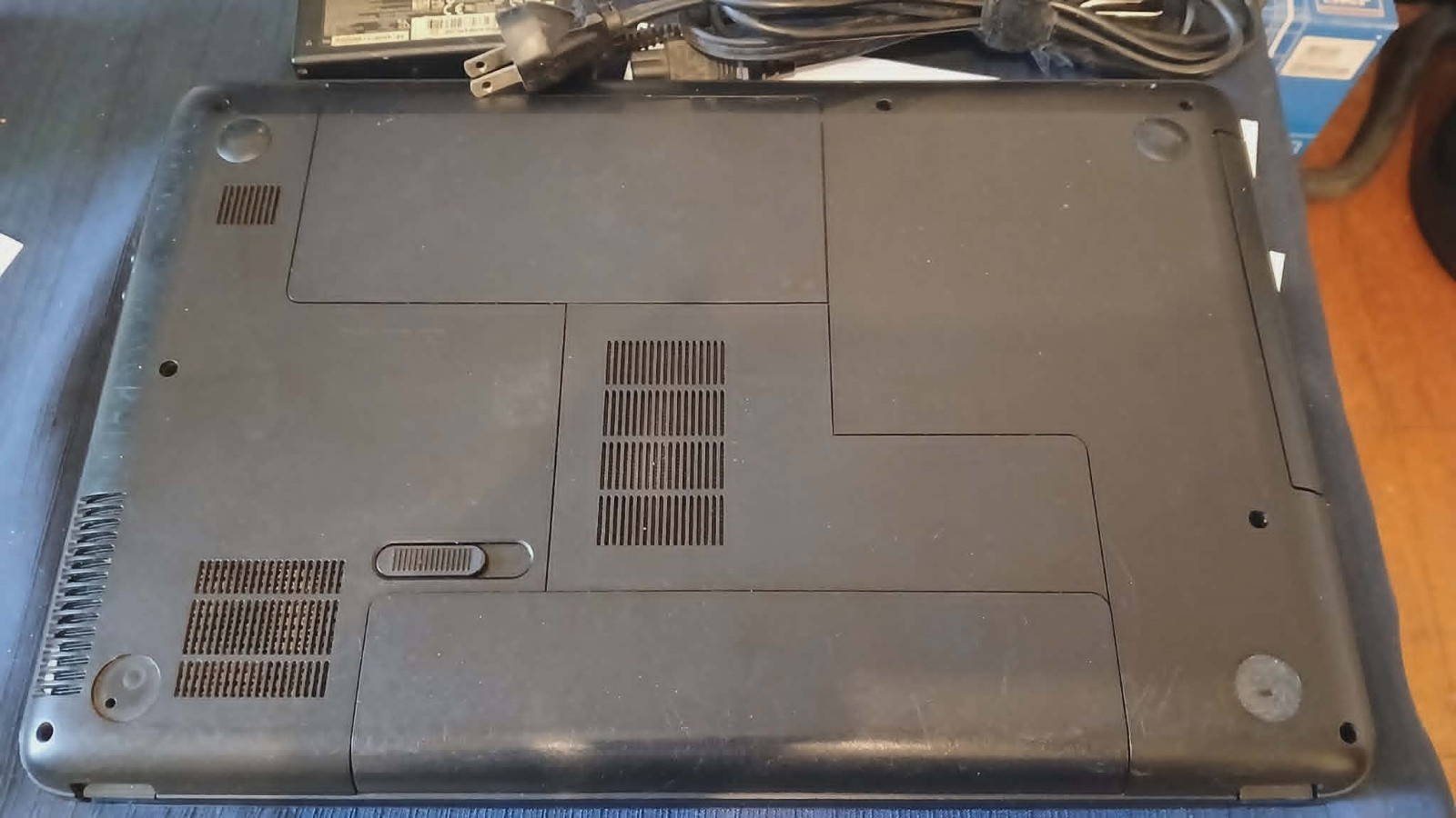 HP 2000 Notebook Windows 7 Laptop